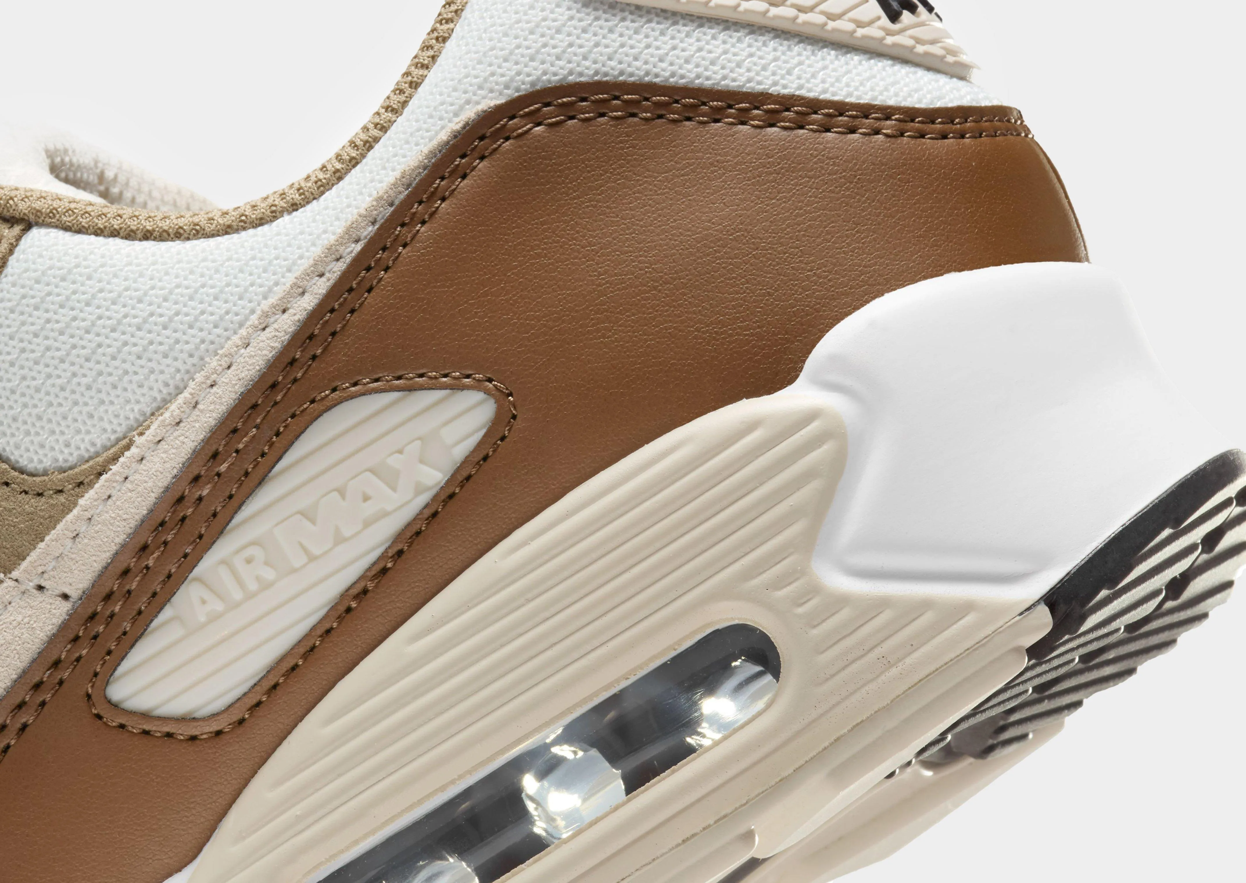 running in a famous bridge area shoes Air Max 90