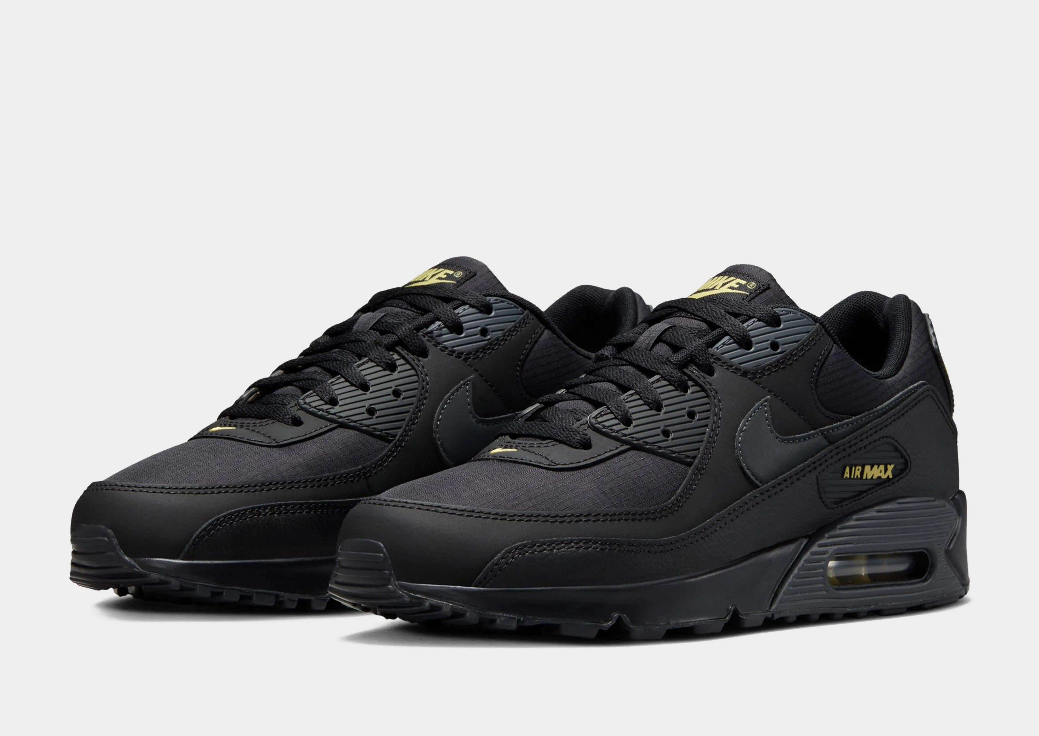 road - runner short - distance running footwear Air Max 90