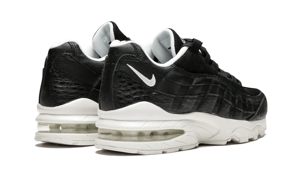 Air Max 95 (GS) monochromatic shoe look