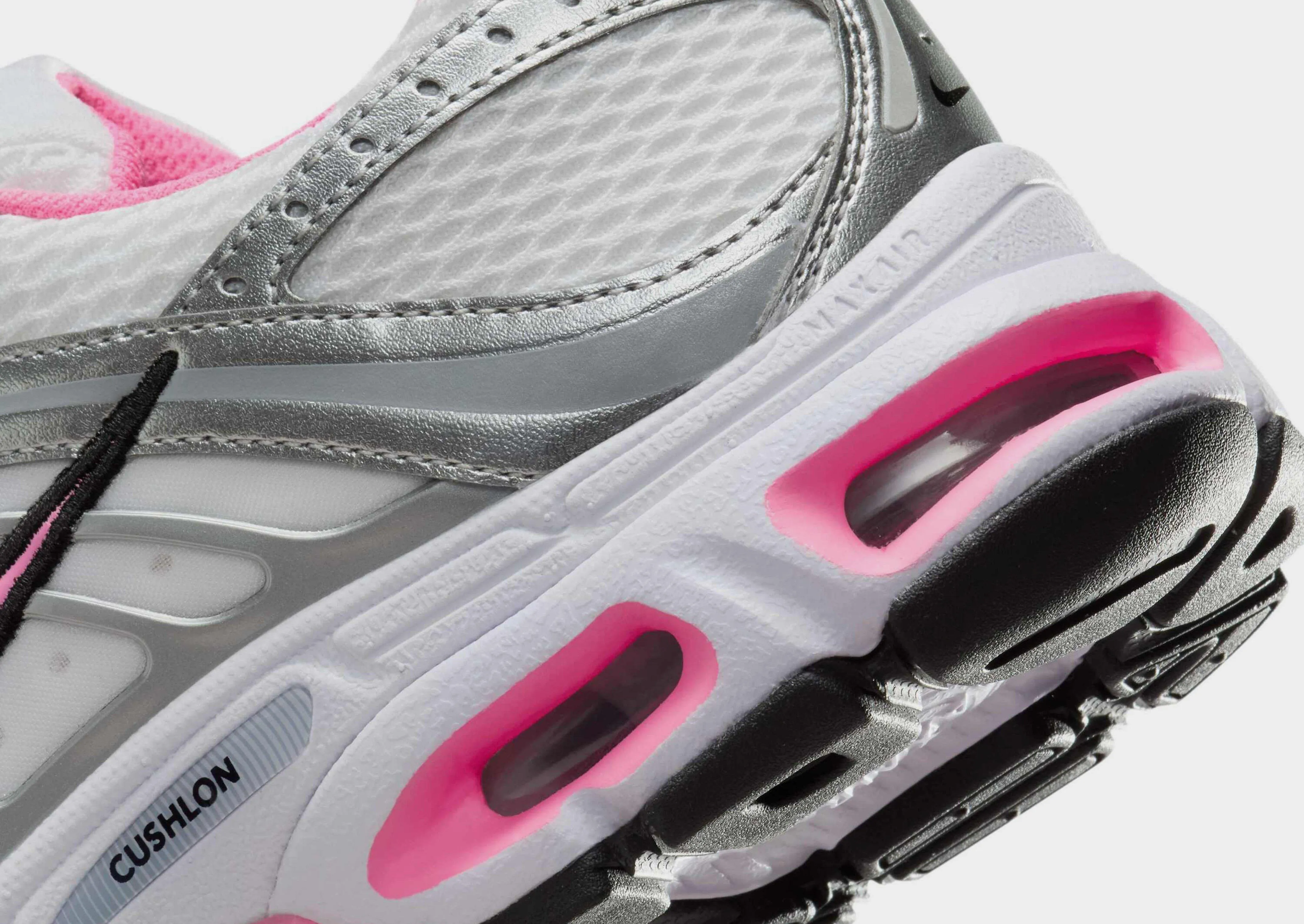 Air Max Moto 2K Women's running in a dam area shoes