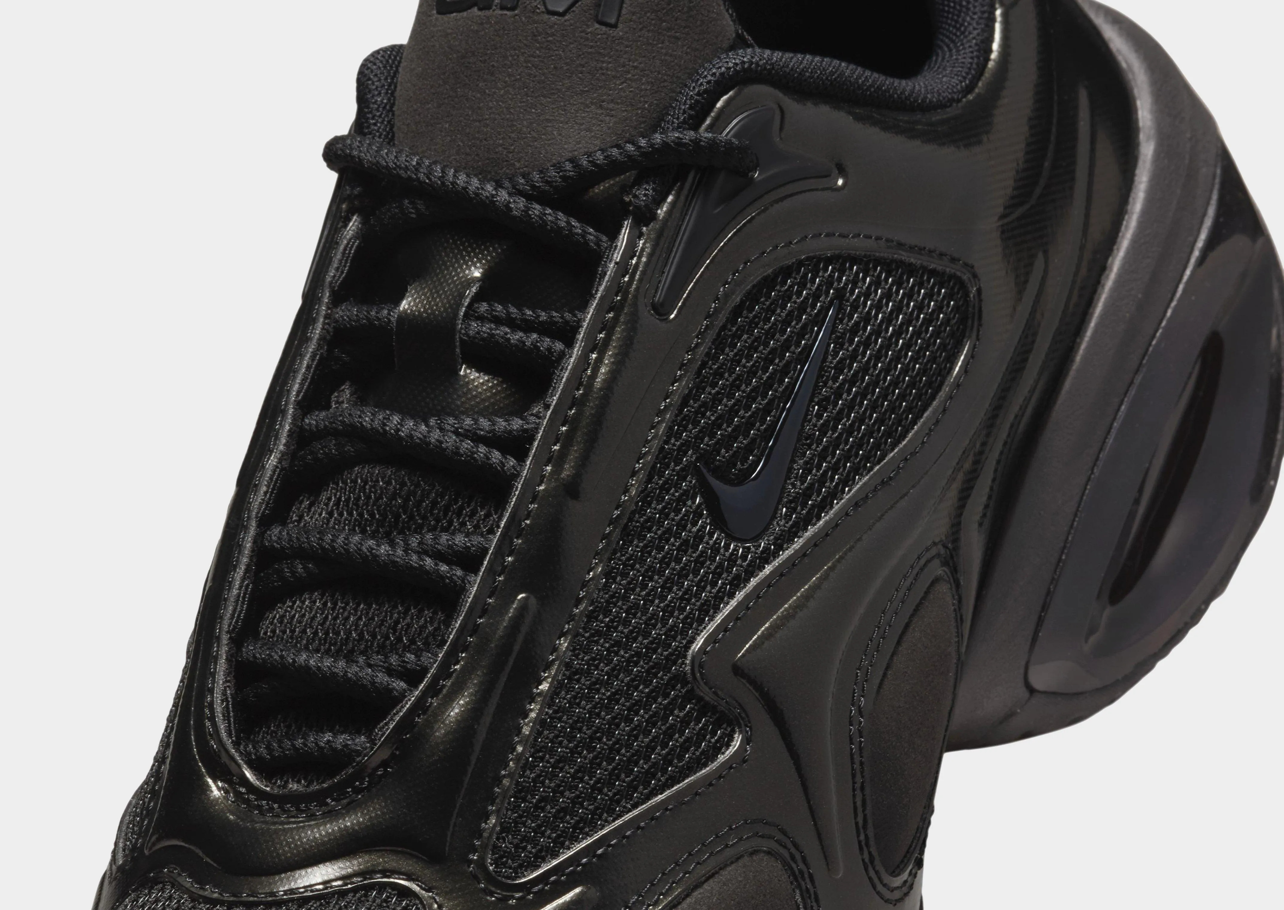 Air Max Muse Women's running on concrete