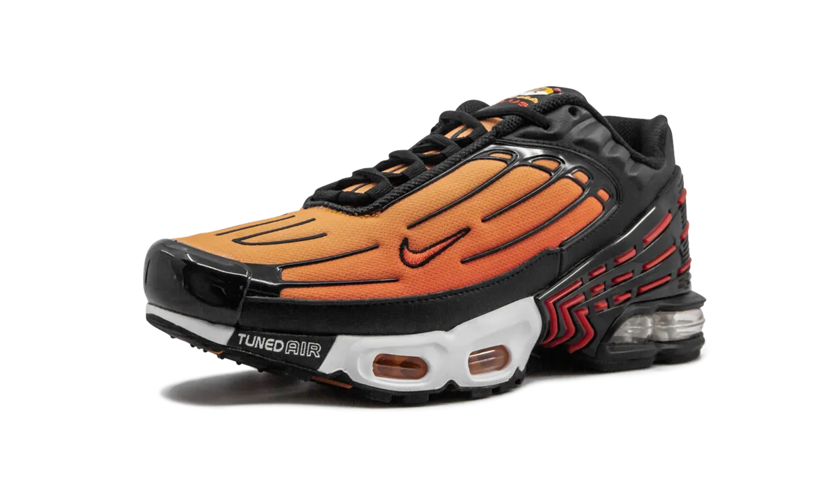 Air Max Plus 3 "Tiger" running in a color run