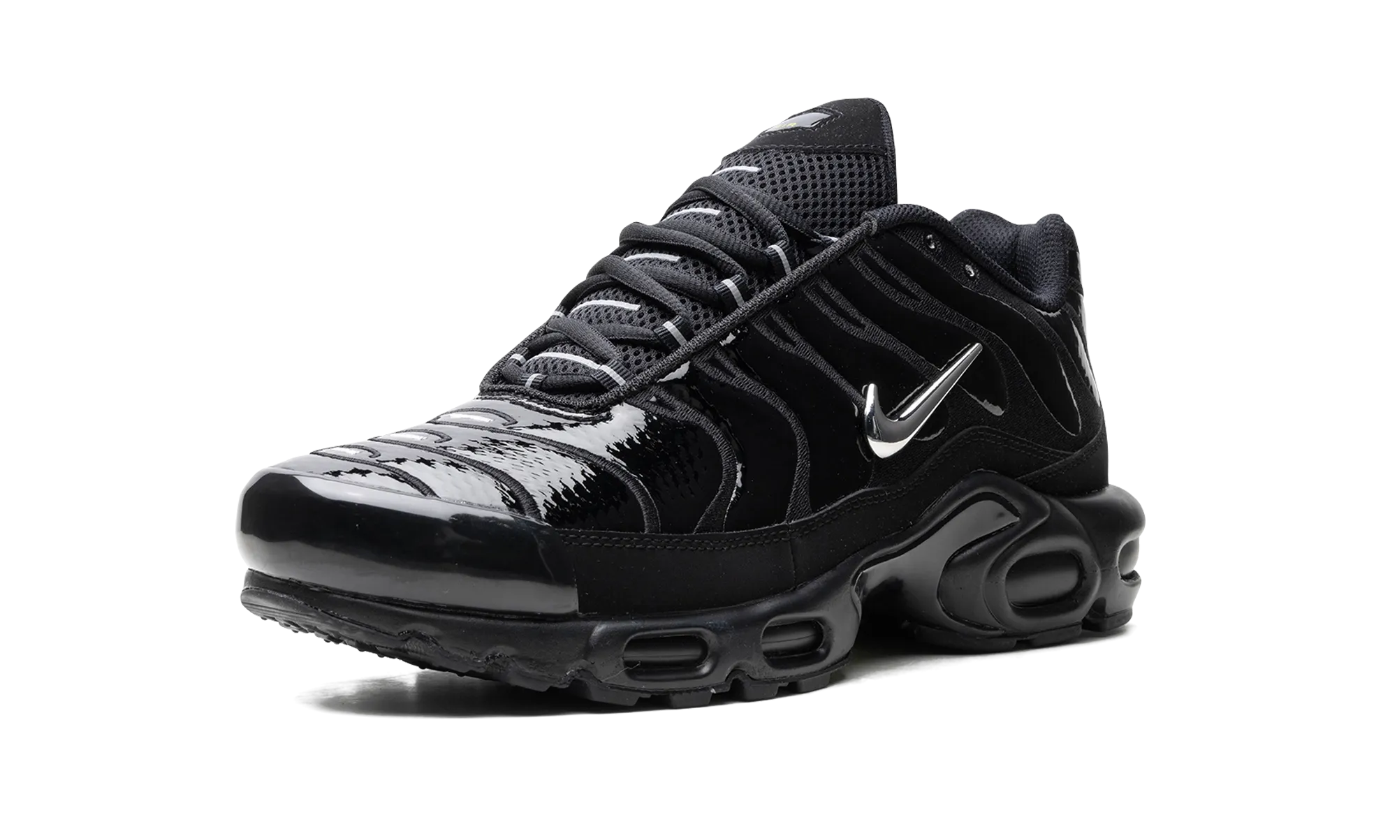 Air Max Plus "Metallic Black" running in well - maintained tracks shoes non - stretchy running option