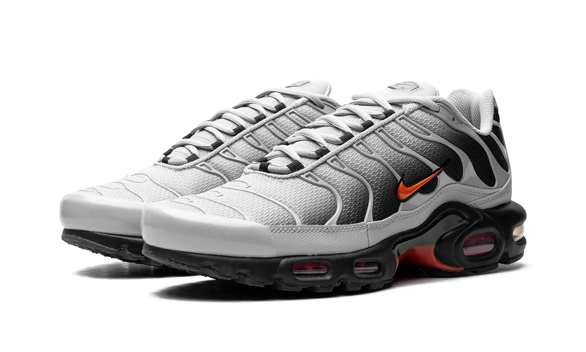 Air Max Plus "Wolf Grey Picante Red" athlete in training running in oval tracks shoes