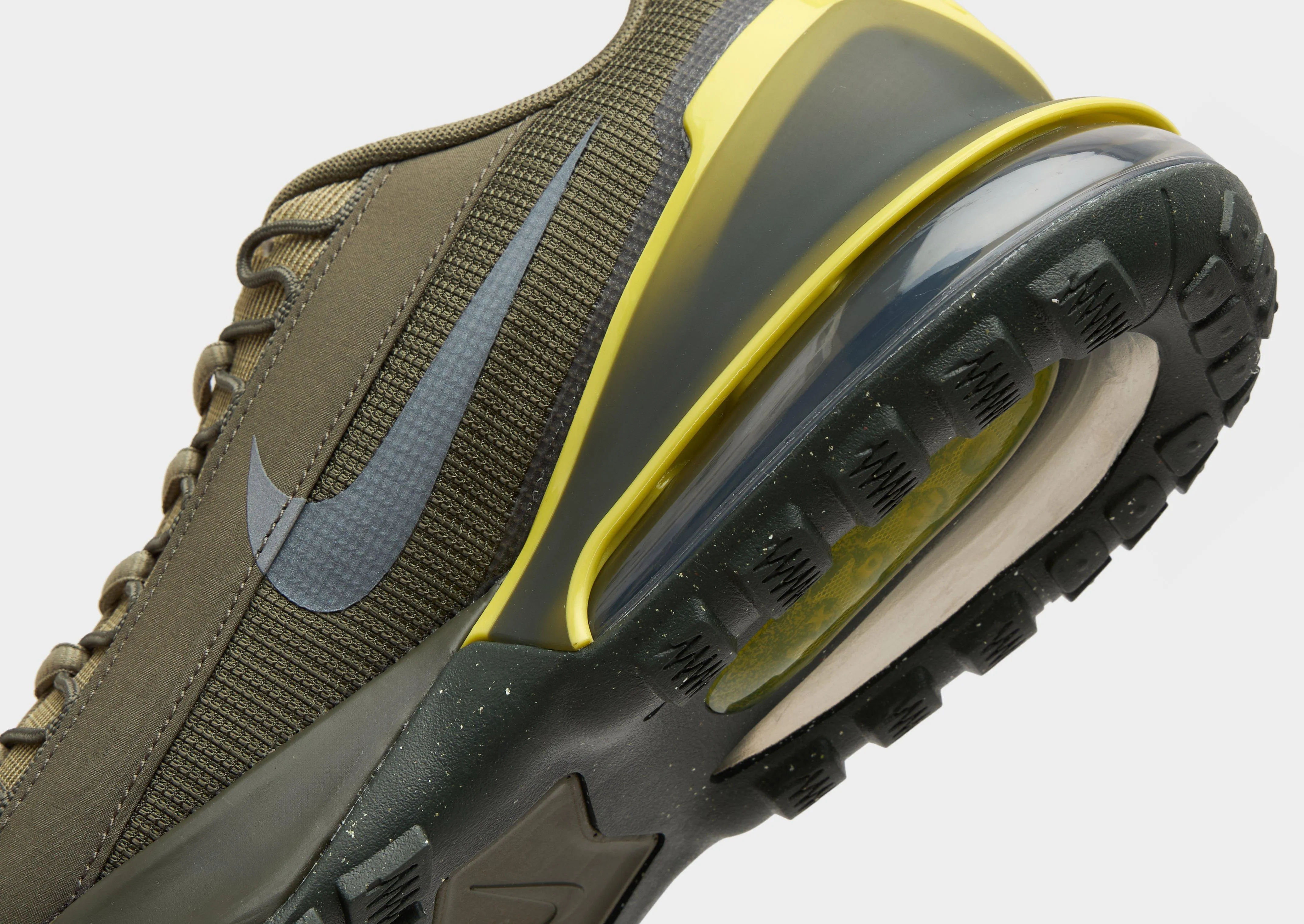 mesh construction shoes Air Max Pulse Roam