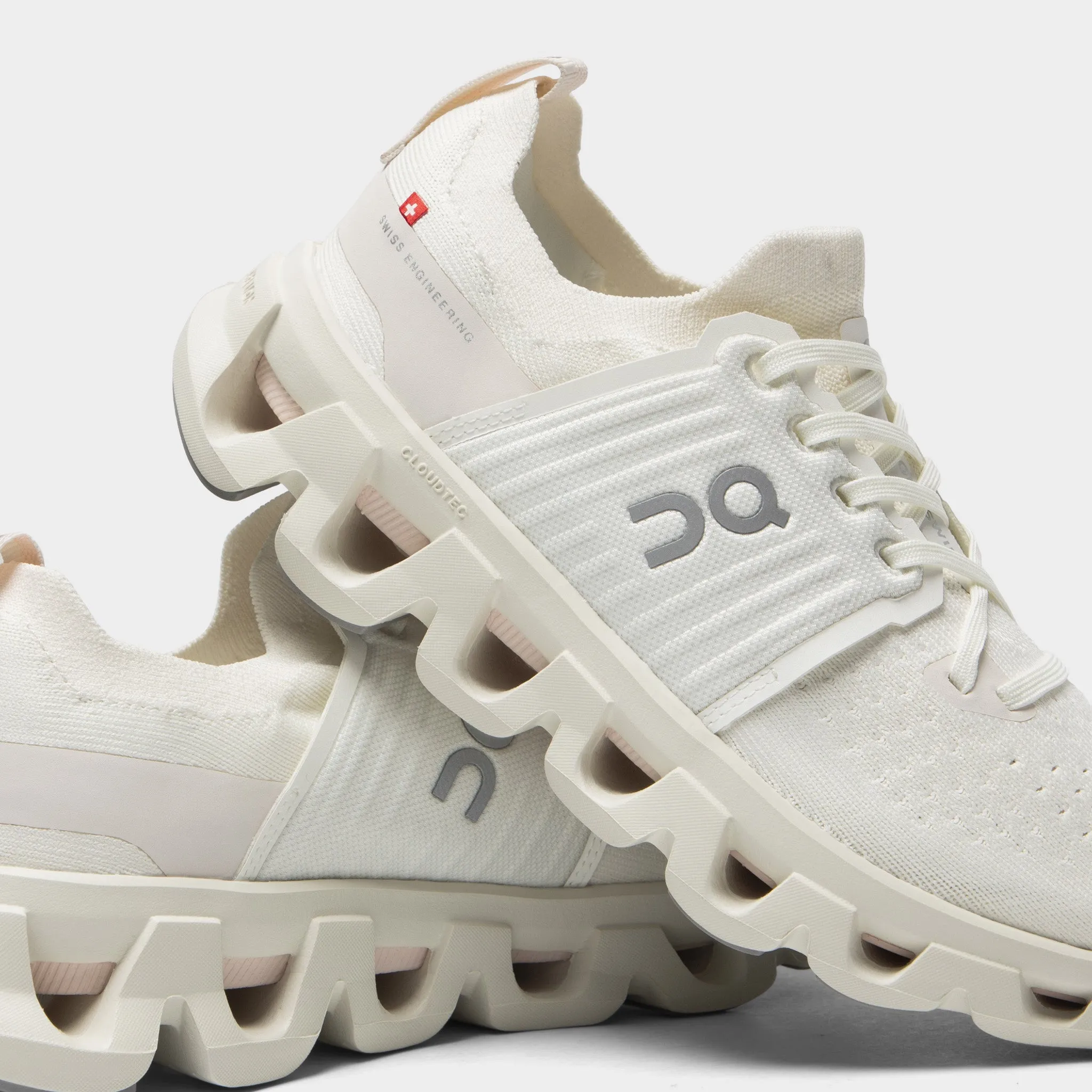 Fight Mode On Women's Cloudswift 4 Ivory / Sand