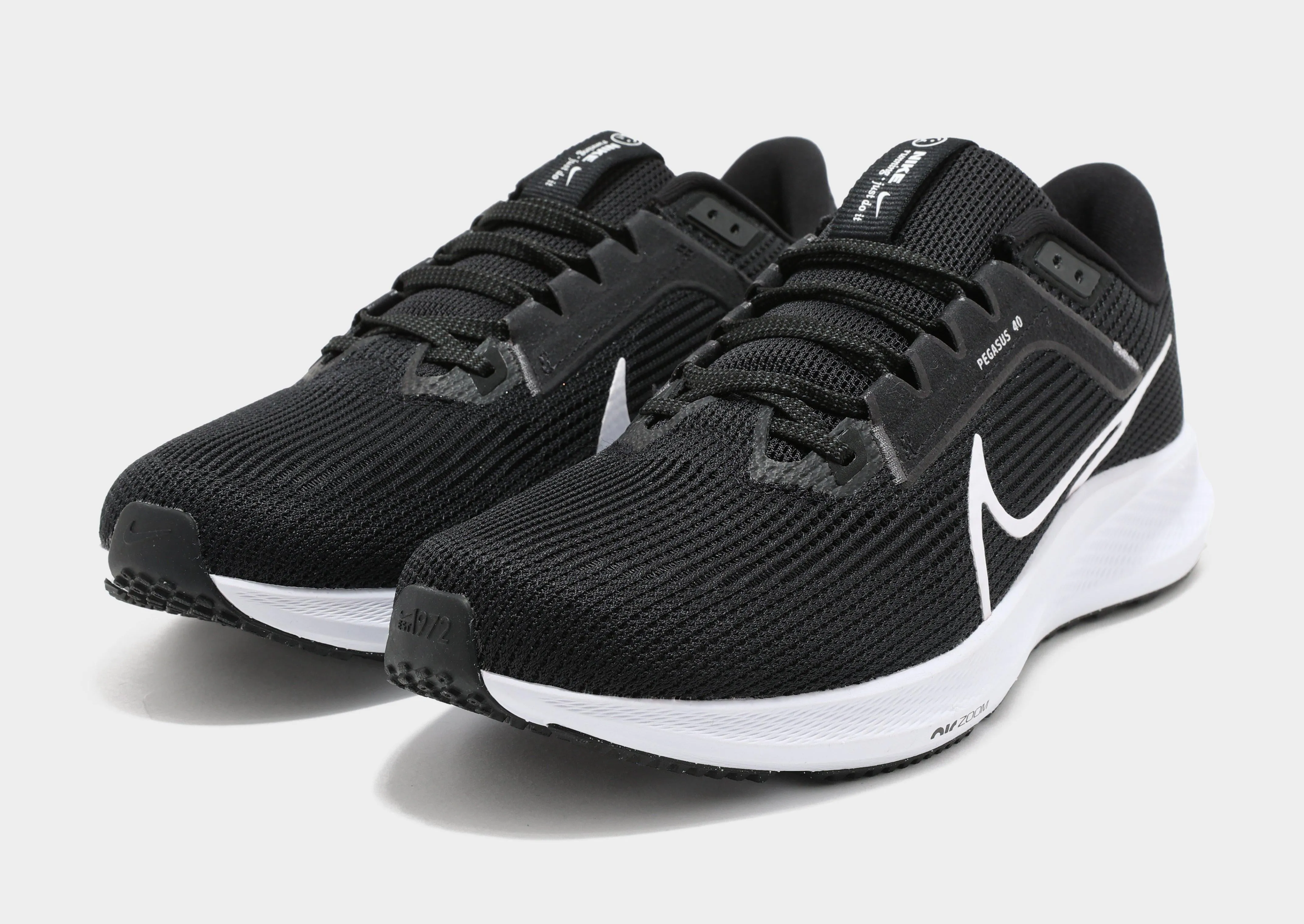 running on the treadmill Air Zoom Pegasus 40