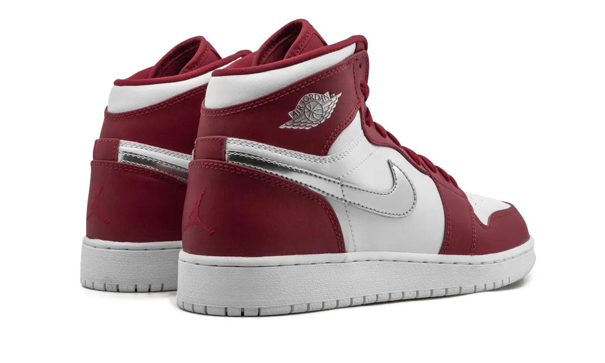 Running support Air Jordan 1 Retro High GS "Silver Medal"