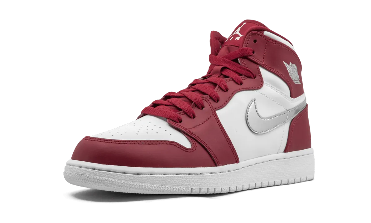 Textured Grip Surface Air Jordan 1 Retro High GS "Silver Medal"