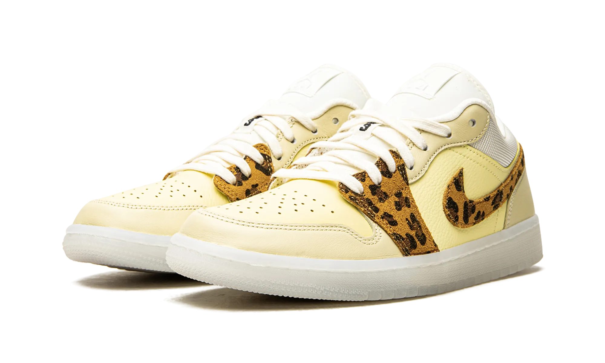 AIR JORDAN 1 LO WMNS "SNKRS Day" clean look
