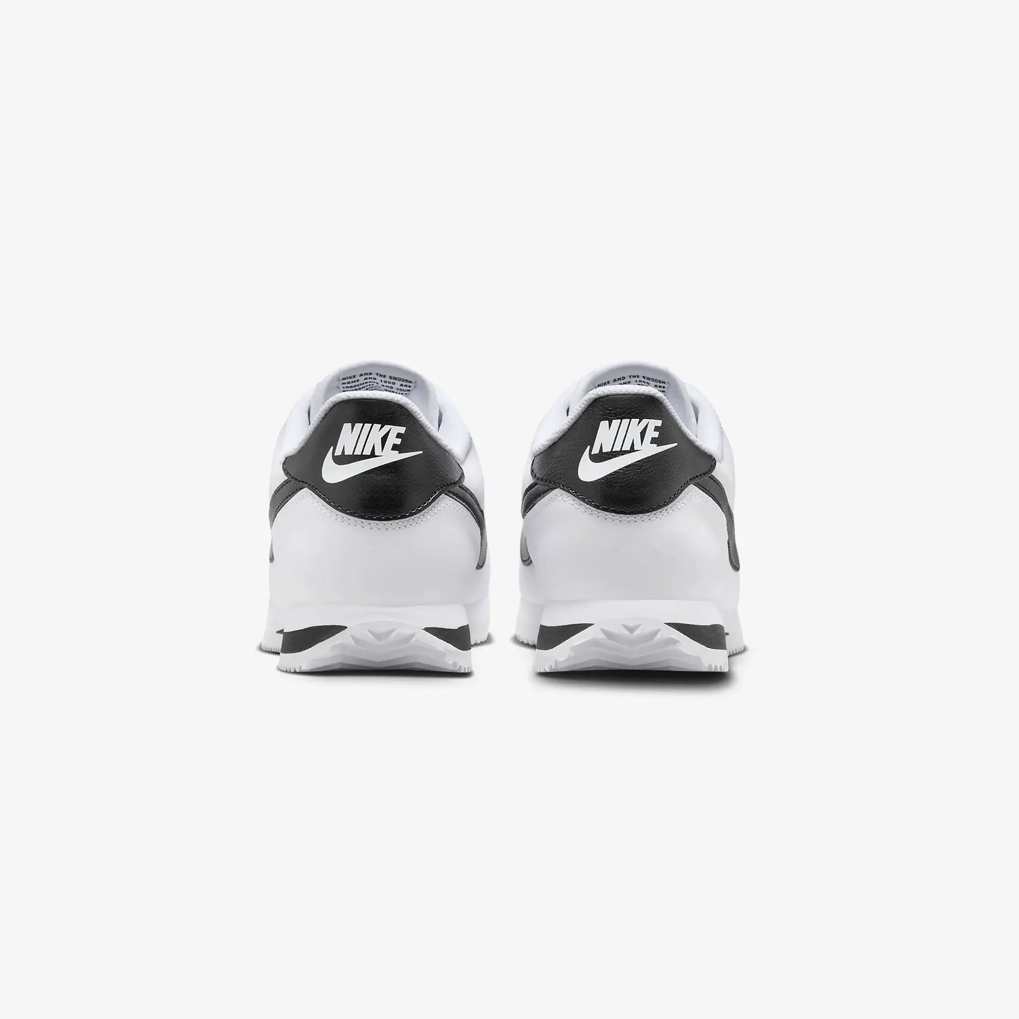 NIKE | CORTEZ { WHITE/BLACK Daily Steps