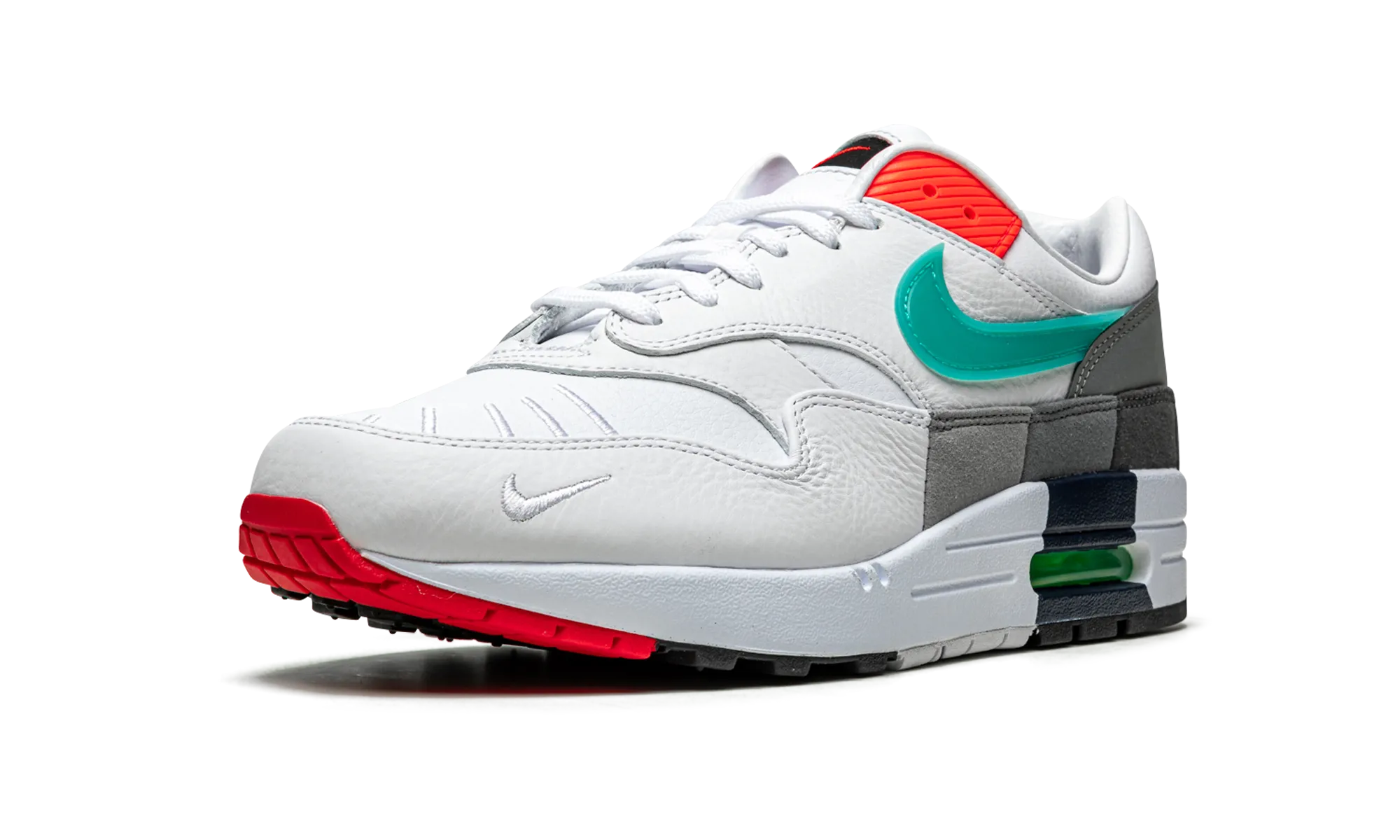 Air Max 1 "Evolution Of Icons" running in a fumarole area shoes