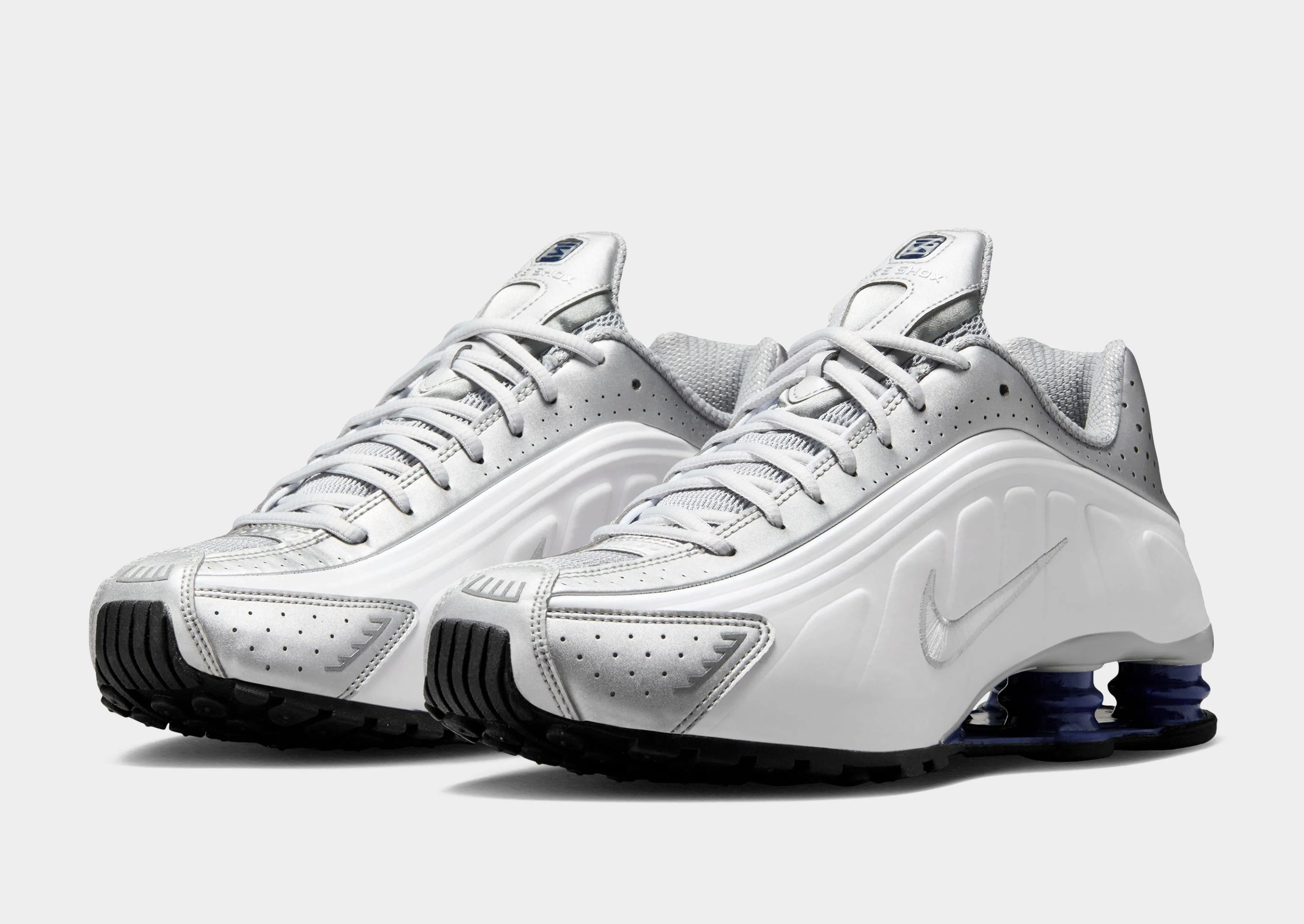 Shox R4 motion control shoes