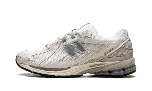 1906R "Beige Grey" narrow - fit running shoes track runner