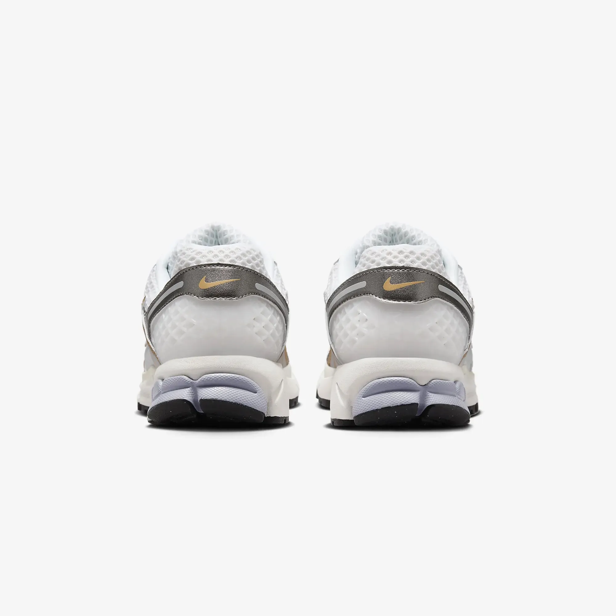 NIKE | ZOOM VOMERO 5 { PLATINUM TINT/WHITE-MTLC PEWTER Heat Dissipating Design Molded Heel