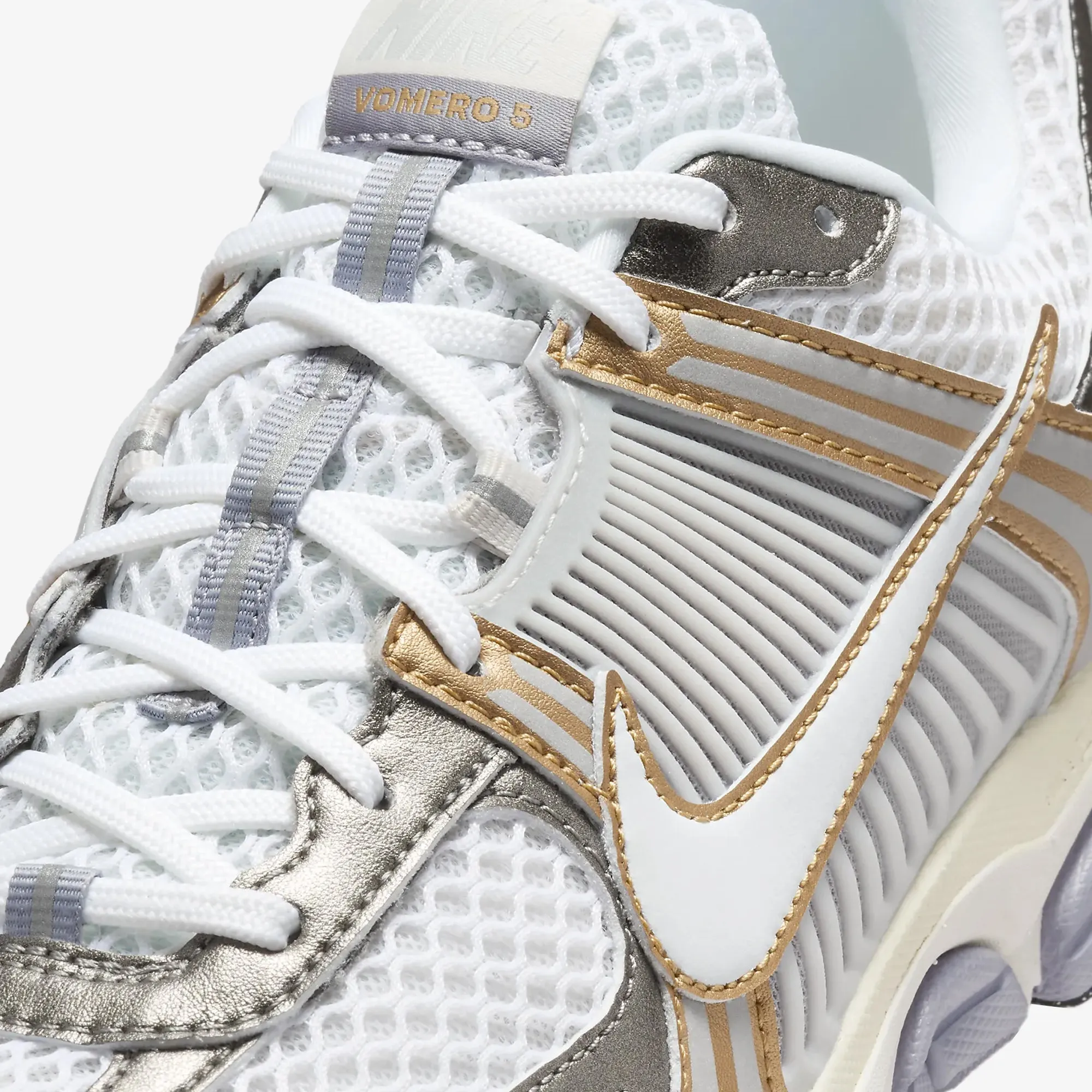 NIKE | ZOOM VOMERO 5 { PLATINUM TINT/WHITE-MTLC PEWTER Adaptive Steps Smooth Landing