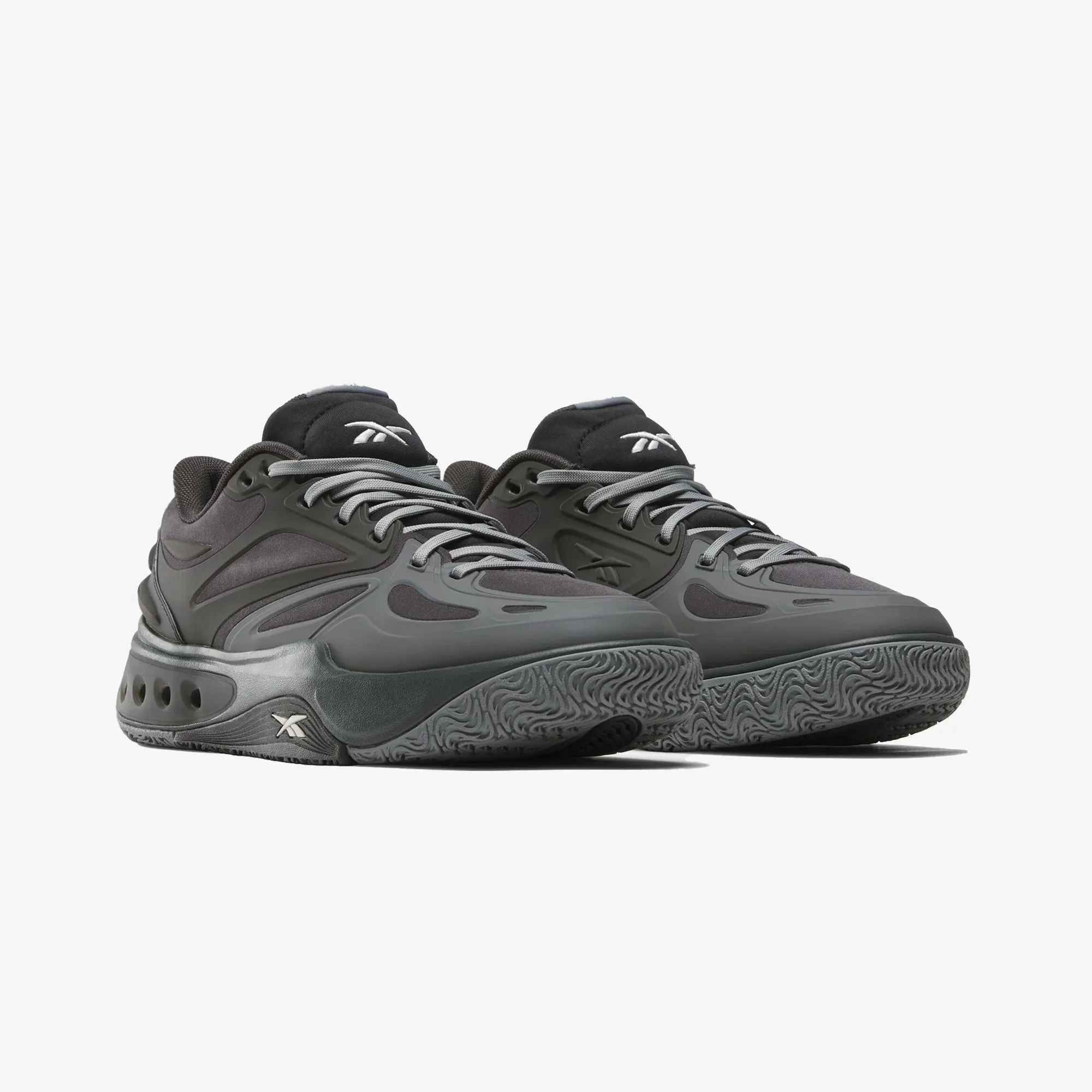 Low Top Reebok | ENGINE A BASKETBALL { BLACK