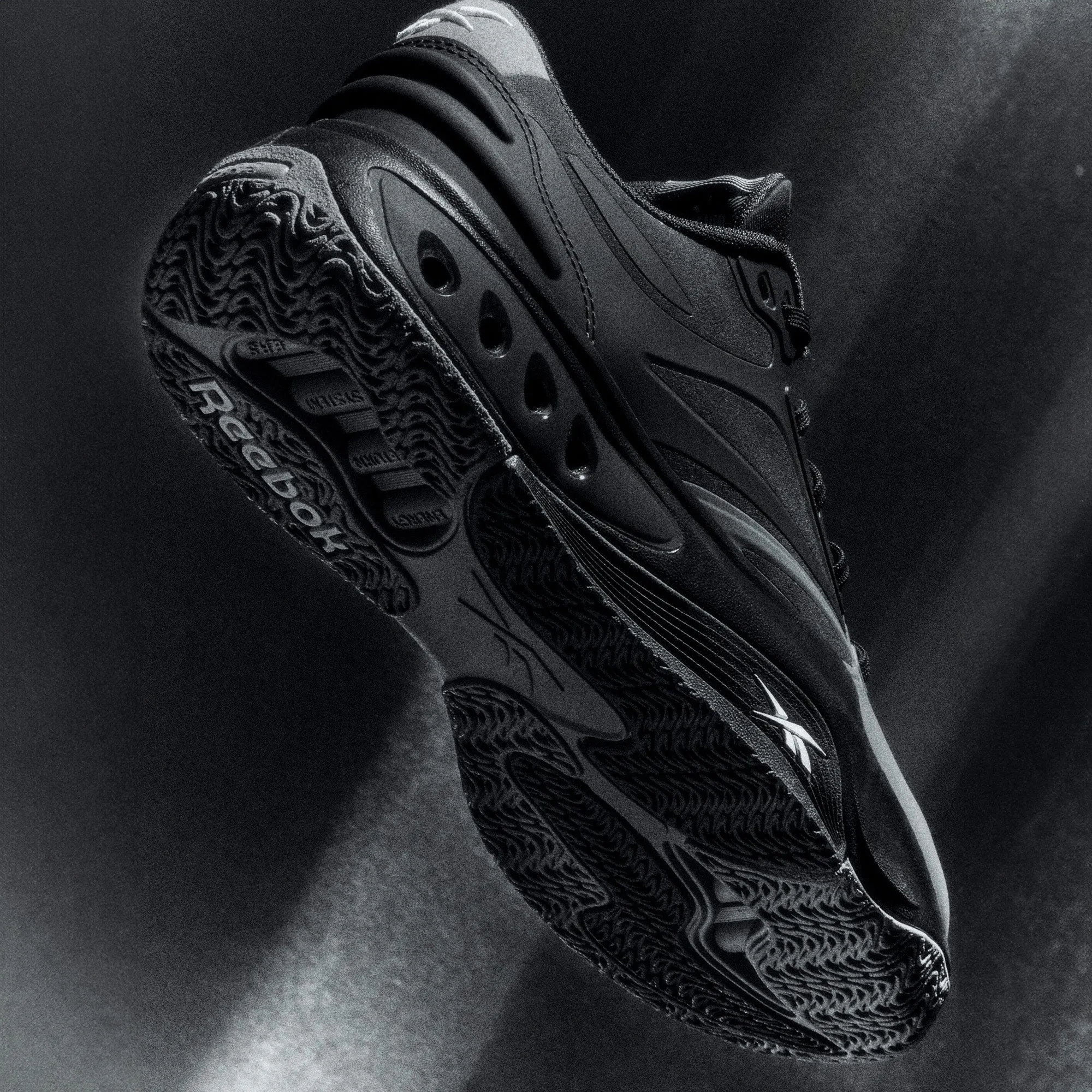 Reebok | ENGINE A BASKETBALL { BLACK Beach Vibe Smooth Soles