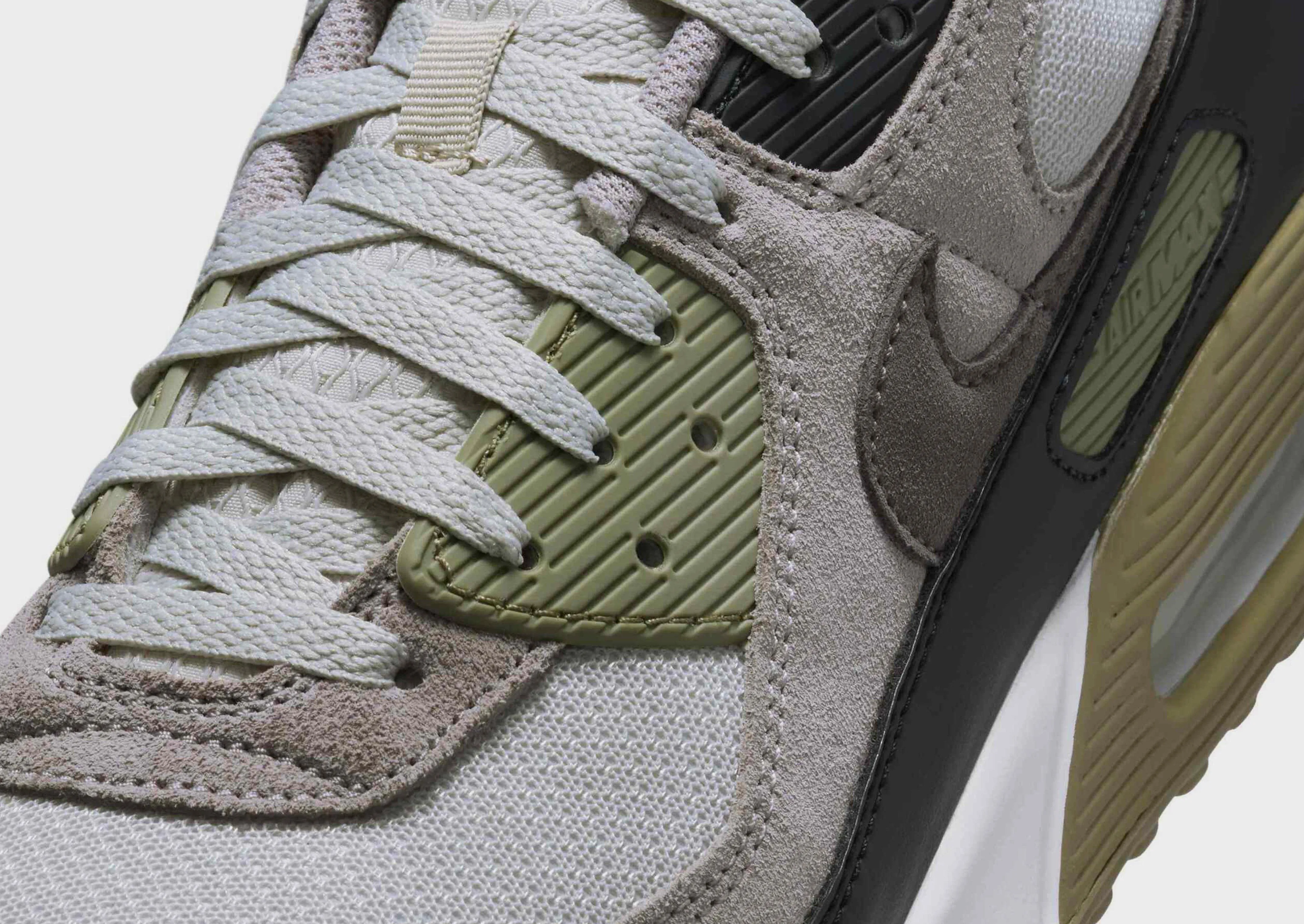 Air Max 90 running with knee braces