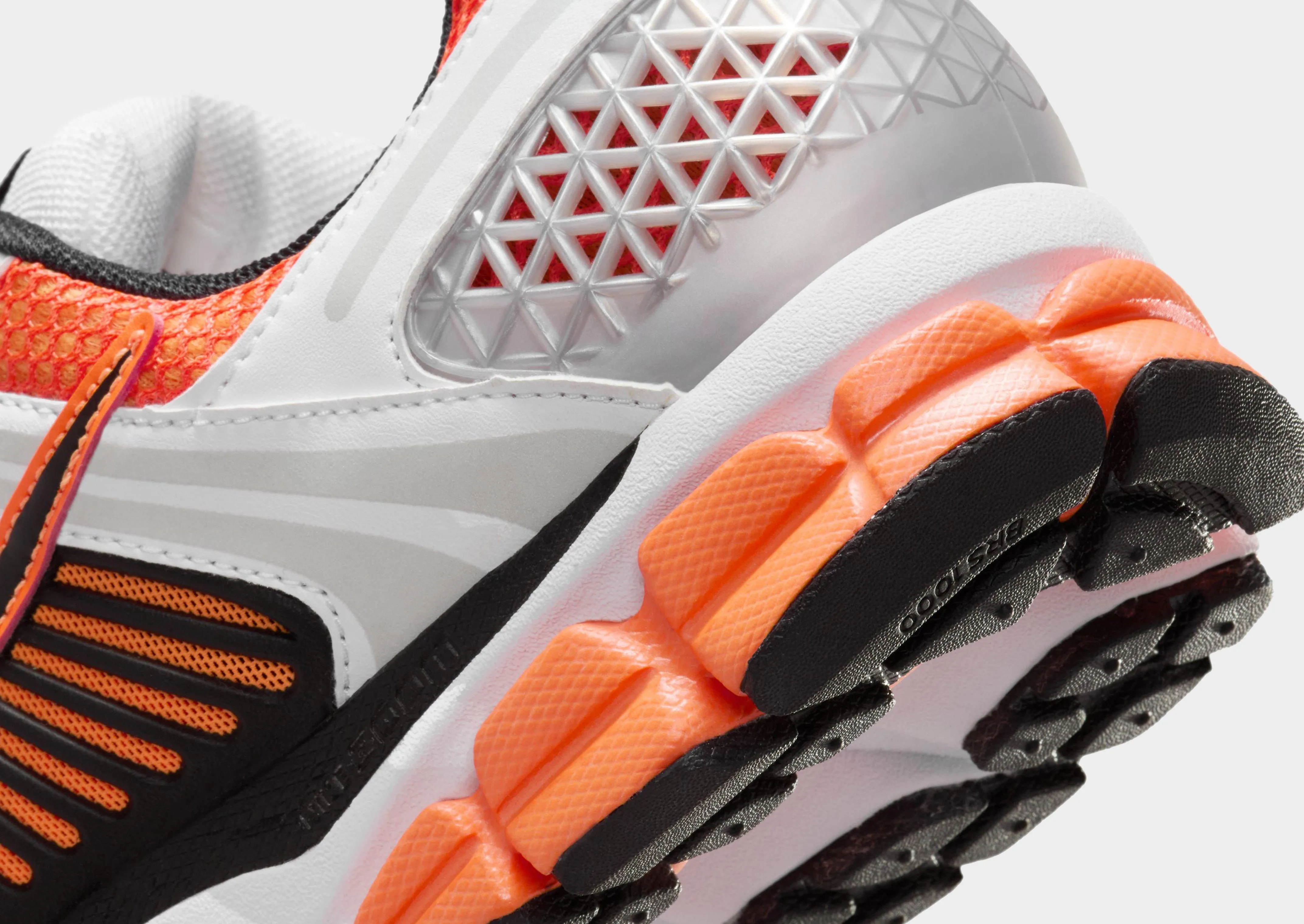 pre - made running shoes air pockets Zoom Vomero 5