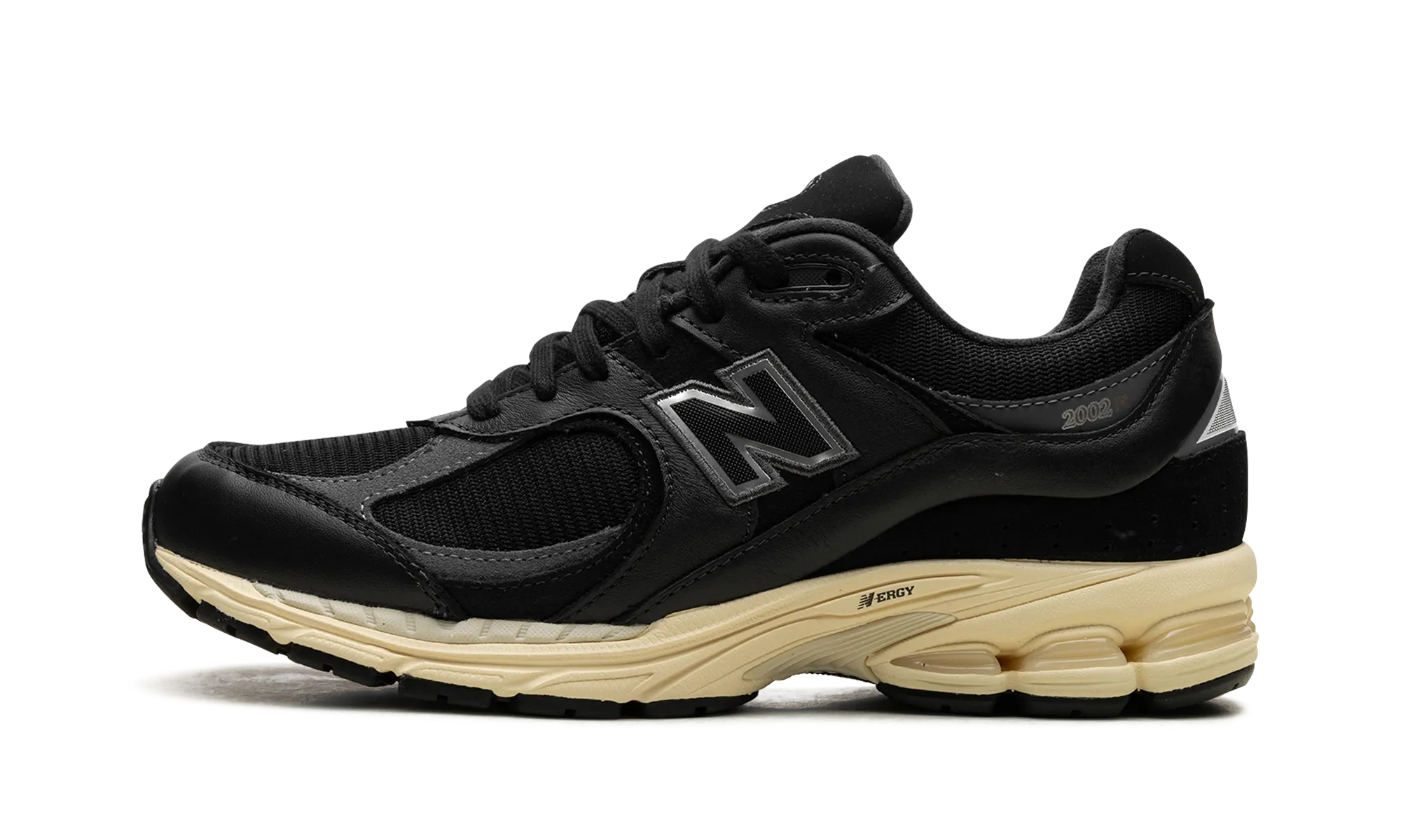 M2002R "Vintage Black White" antifungal - feature shoes running in a zip line area shoes