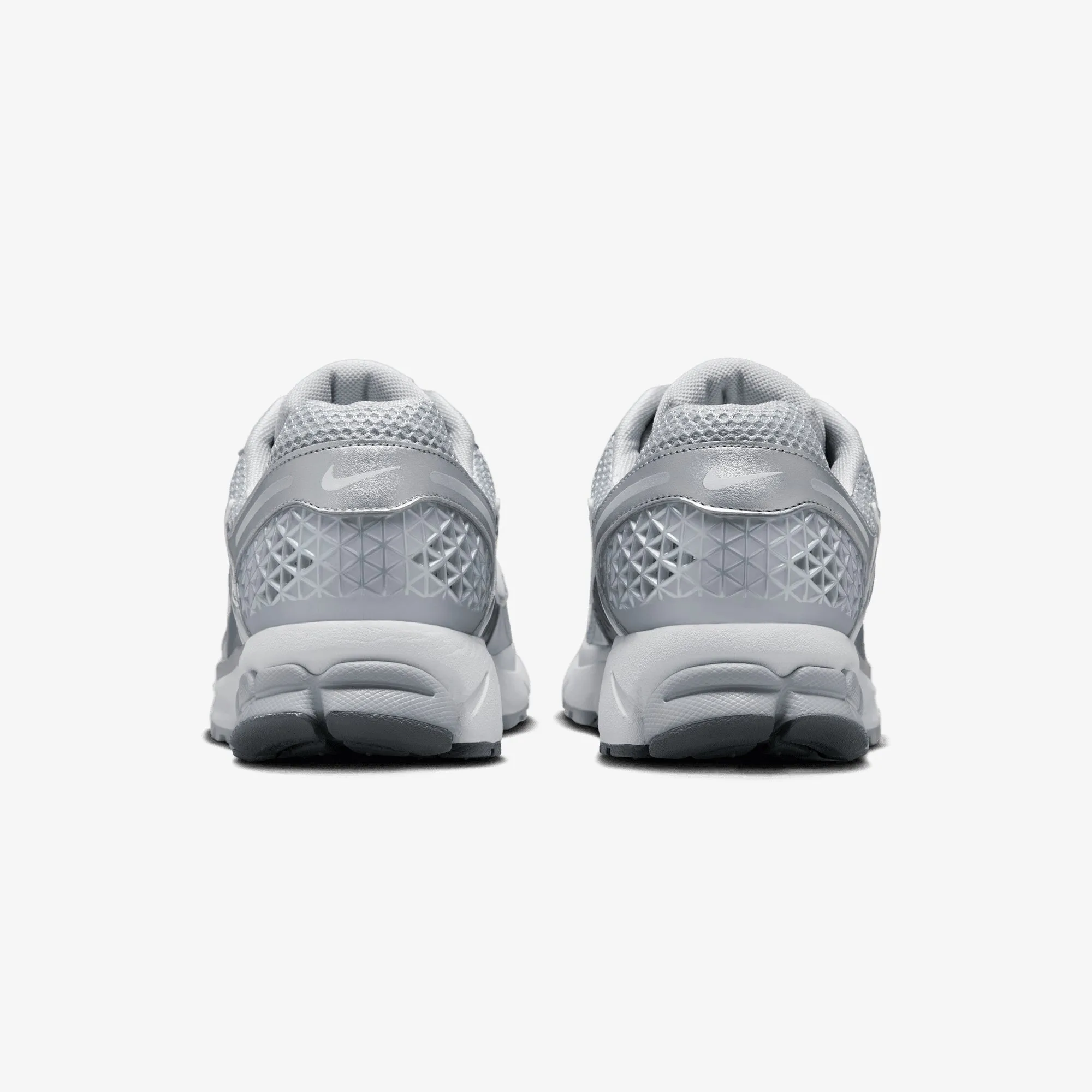 NIKE | ZOOM VOMERO 5 { WOLF GREY/WHITE-METALLIC SILVER Iconic Piece