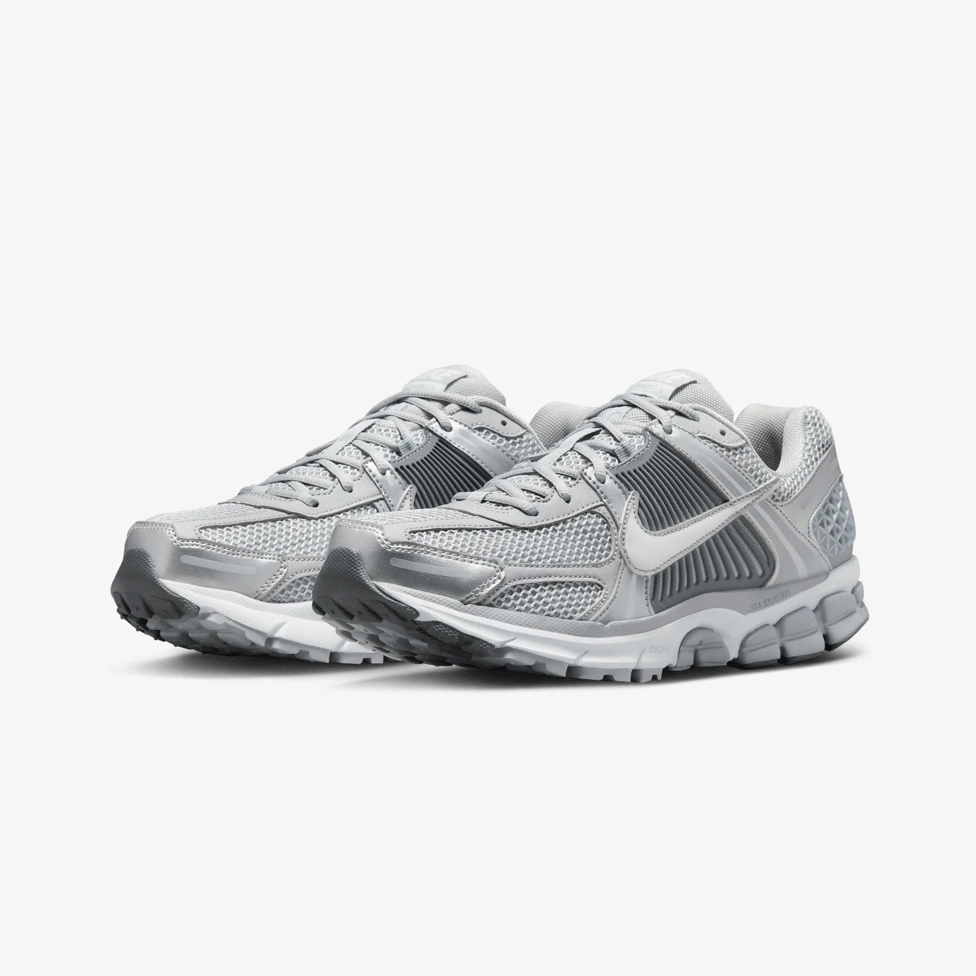 NIKE | ZOOM VOMERO 5 { WOLF GREY/WHITE-METALLIC SILVER Slip Resistant Sole Snug Heel Lock