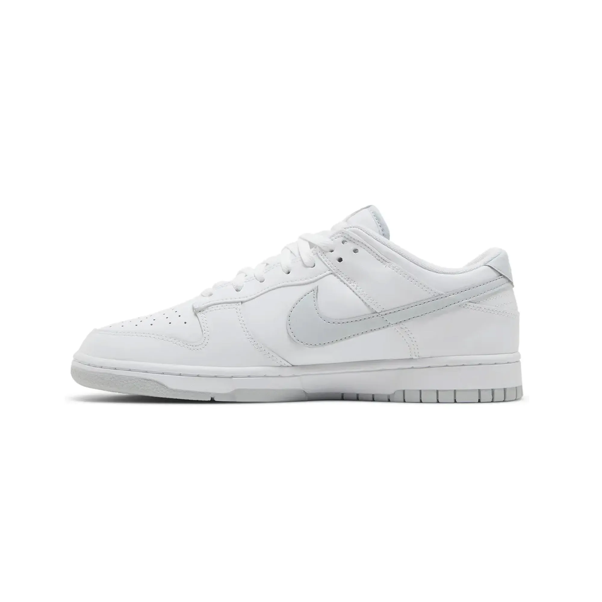Nike Dunk Low 'Pure Platinum Grey' All-day style