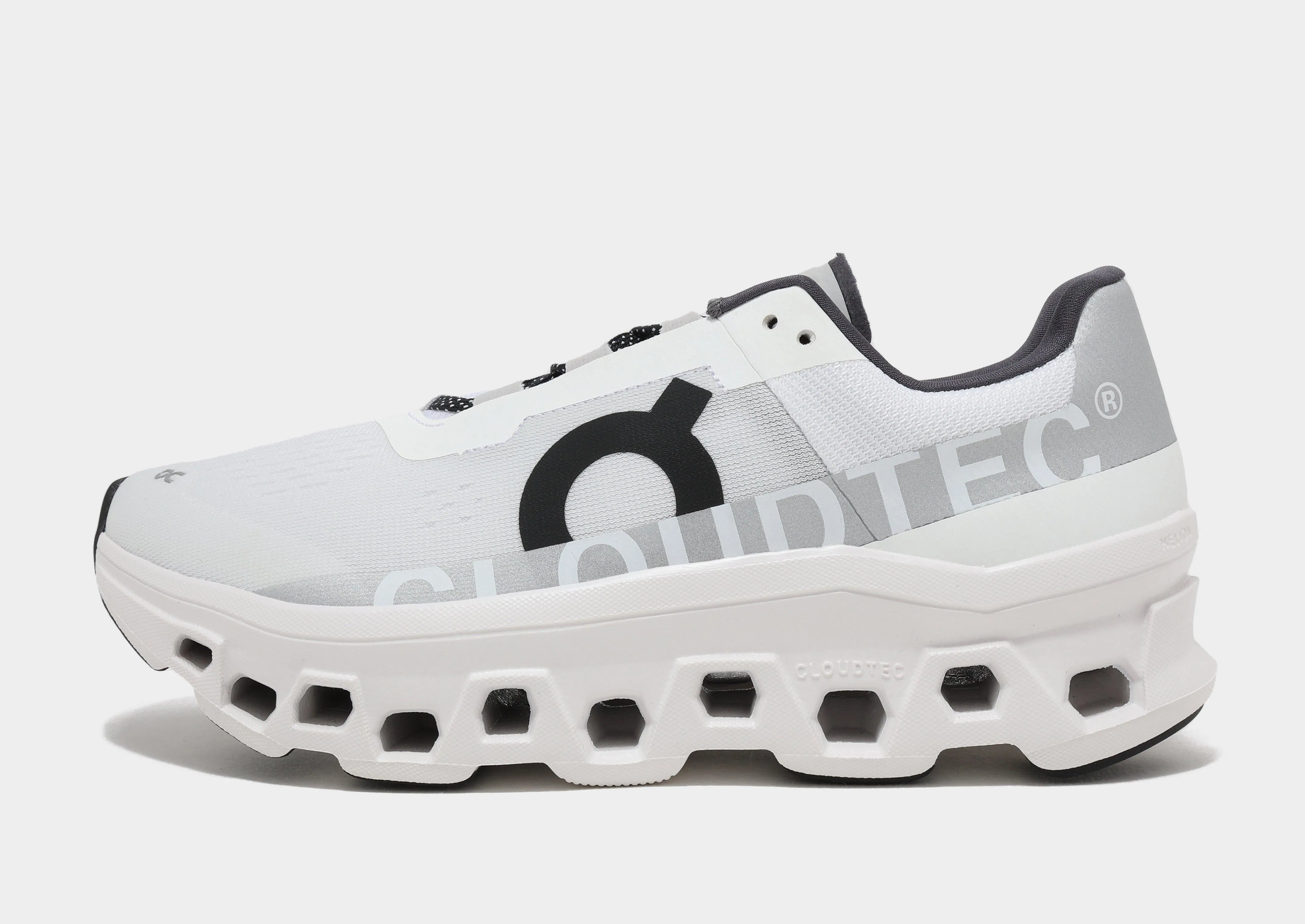 Cloudmonster grass running