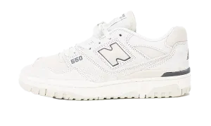 running in an airport area shoes 550 "Turtledove / Magnet"