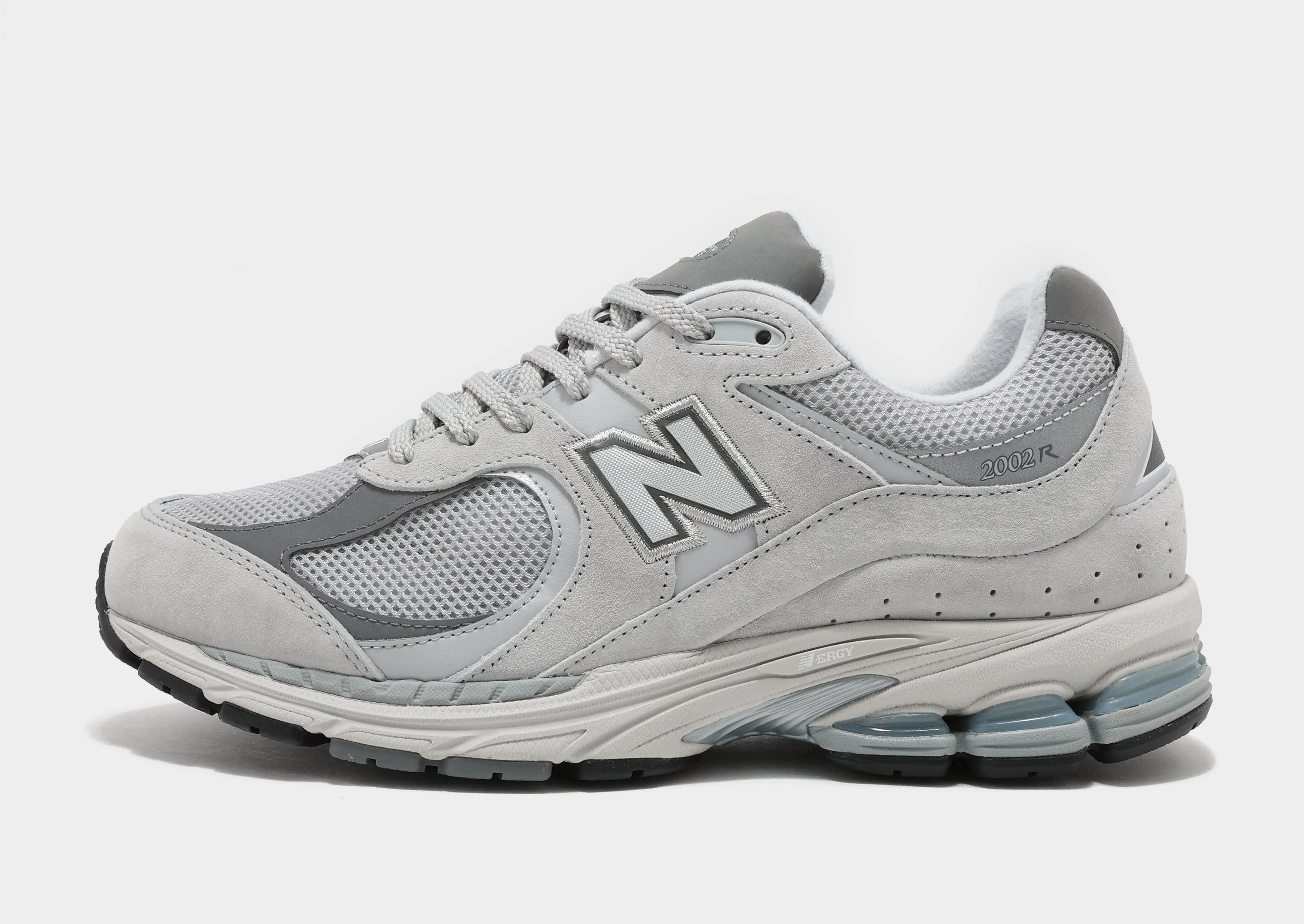2002R running shoes for sports enthusiasts