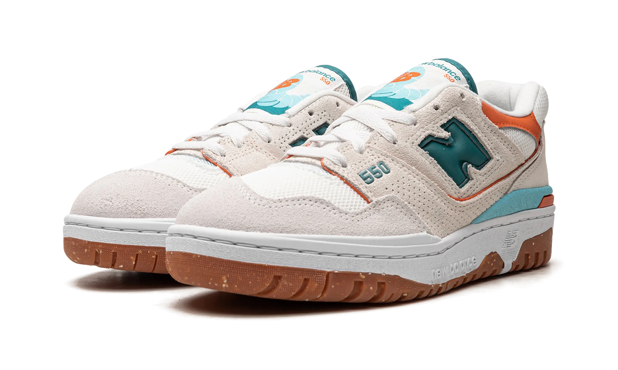550 WMNS "Verdigris" running in stadium