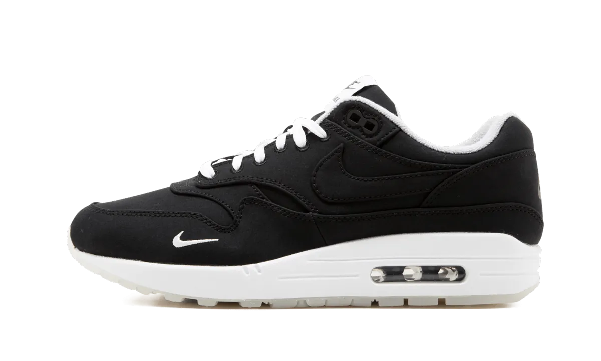 Air Max 1 "DSM" running on gravel shoes
