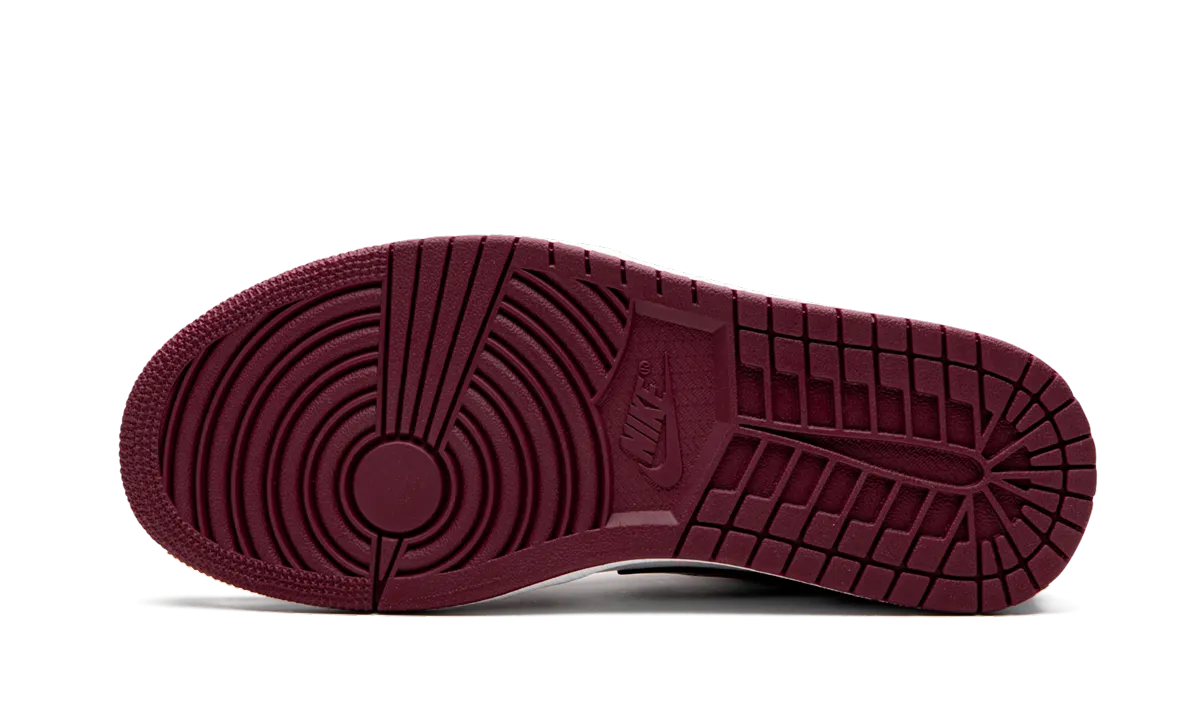 Air Jordan 1 Low "Noble Red" clean design Natural Grip