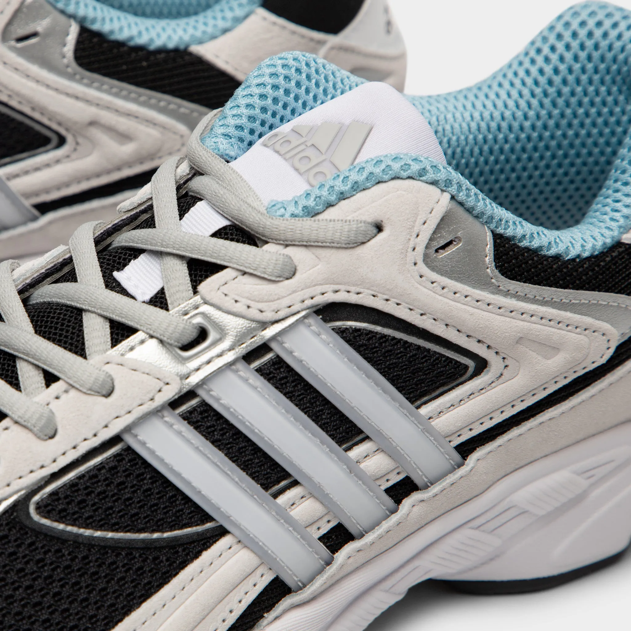 Smooth Entry Sculpted materials adidas Originals Response Core Black / Cloud White - Clear Blue