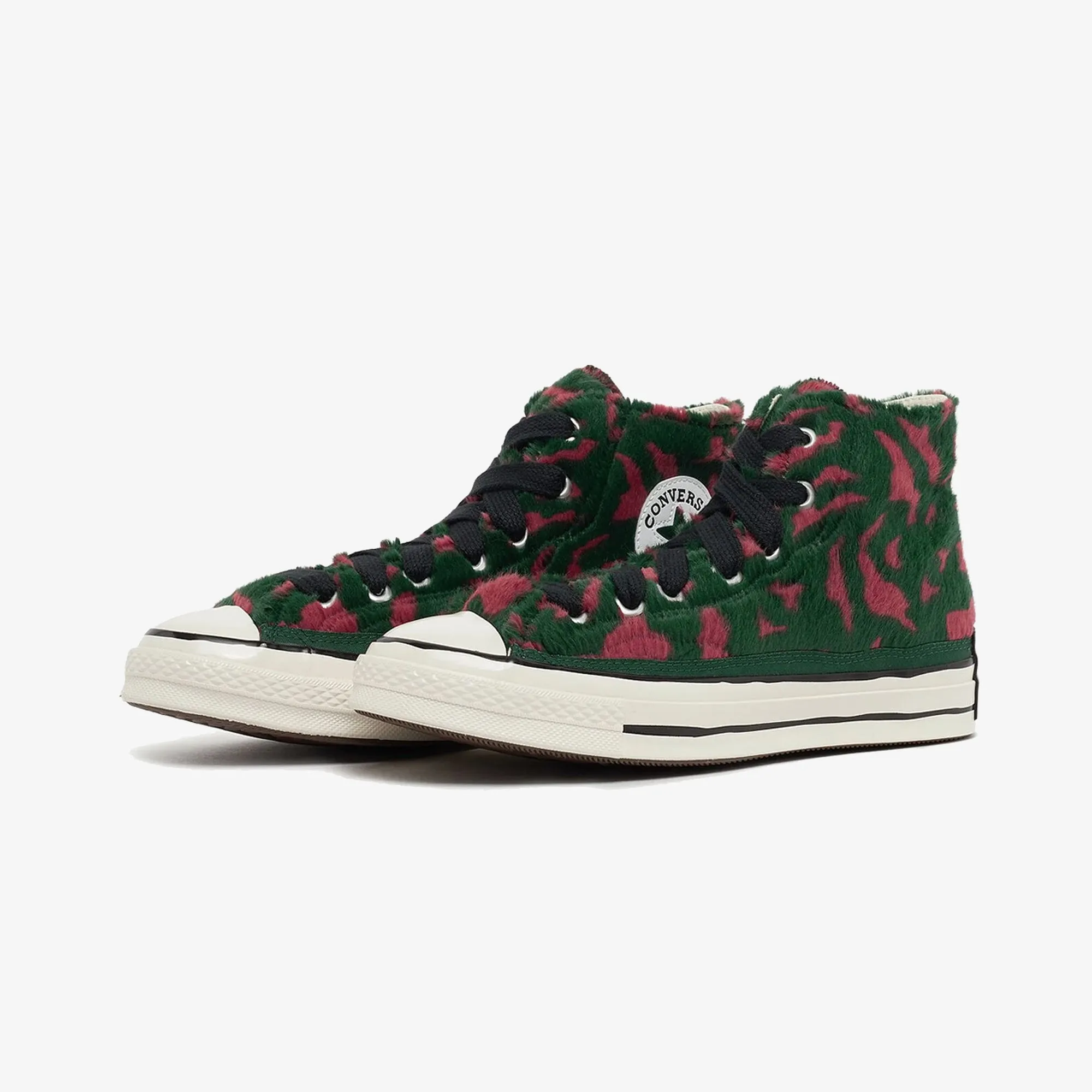CONVERSE | CHUCK 70 LUXE PLUSH { RED/WHITE Adaptive Cushioning System Versatile Everyday Design