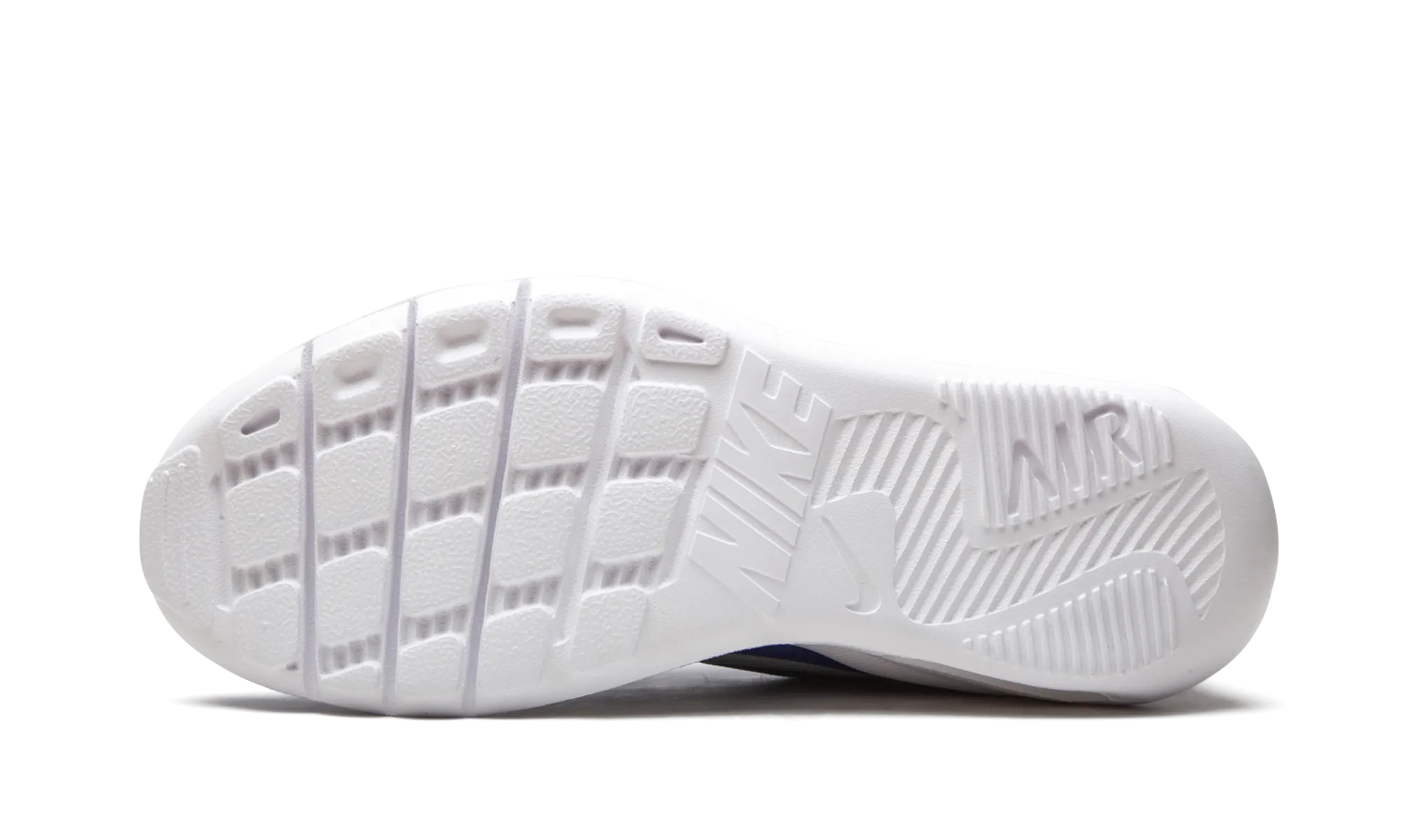 Air Max Oketo GS running in a pedestrian path area shoes climate - specific shoes