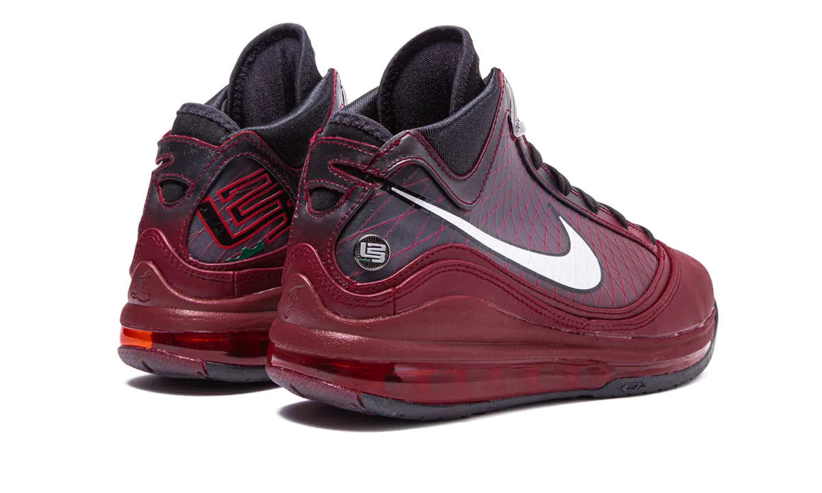 Mobility - improving Air Max Lebron 7 Retro "Christmas 2019"