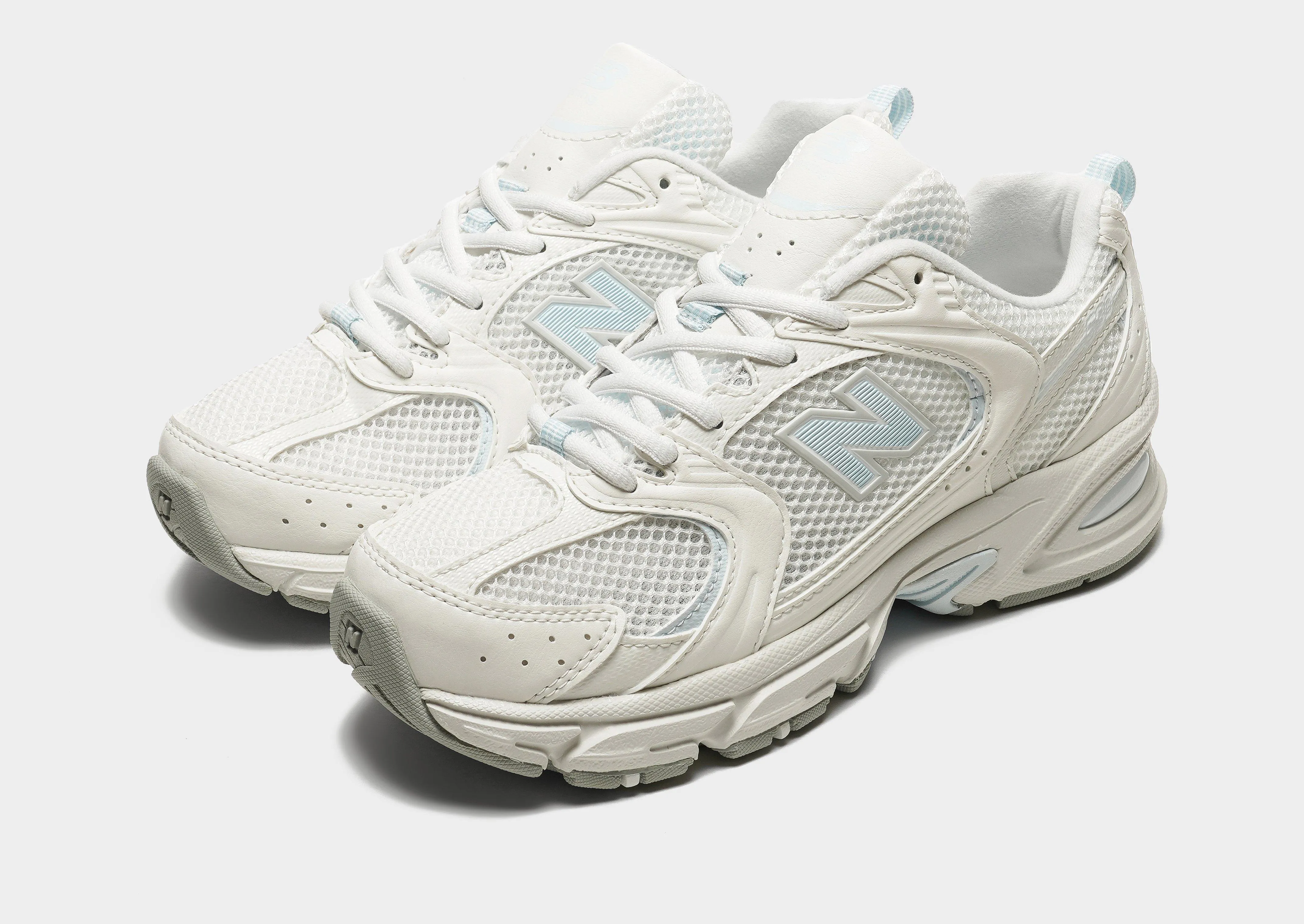 530 Women's running on inclined ground global - themed running option