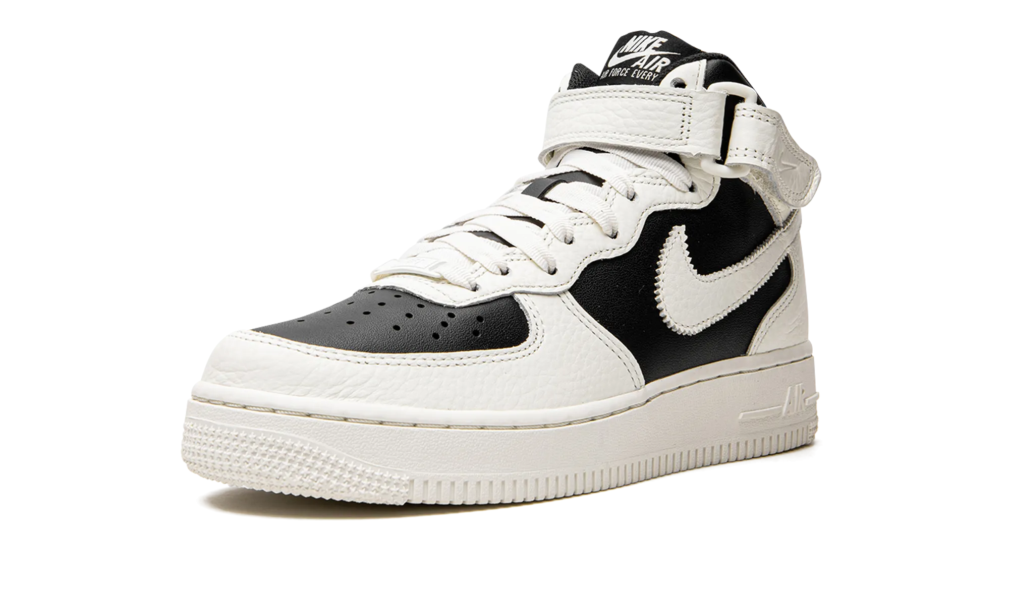 AIR FORCE 1 '07 MID MNS WMNS "Black Sial" Street Action