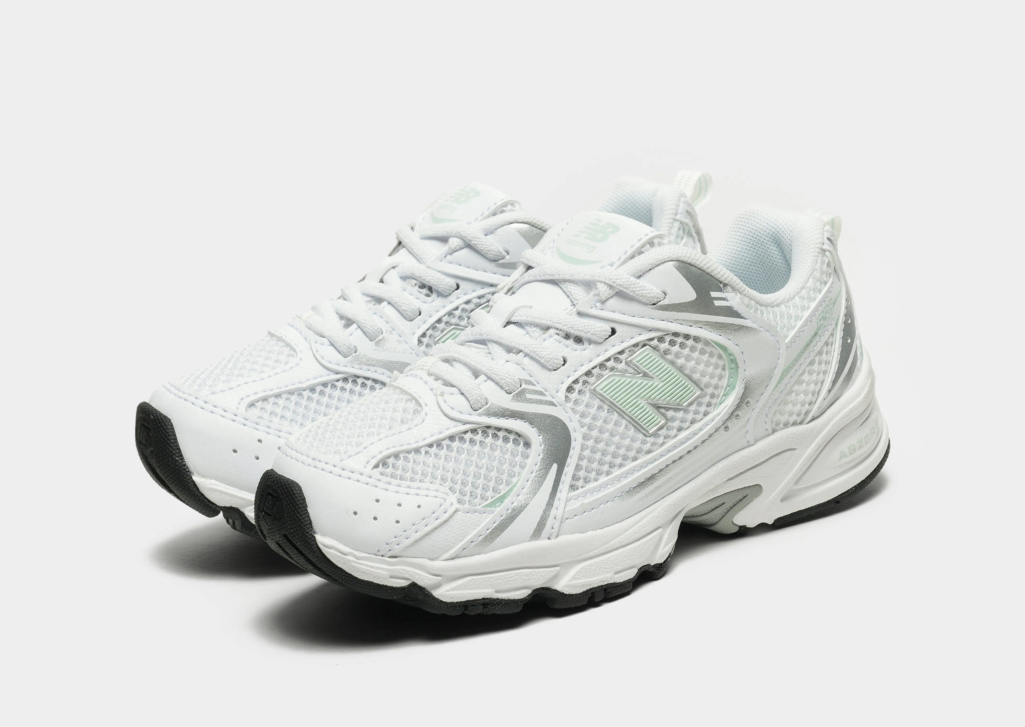 530 Children's travelers' shoes