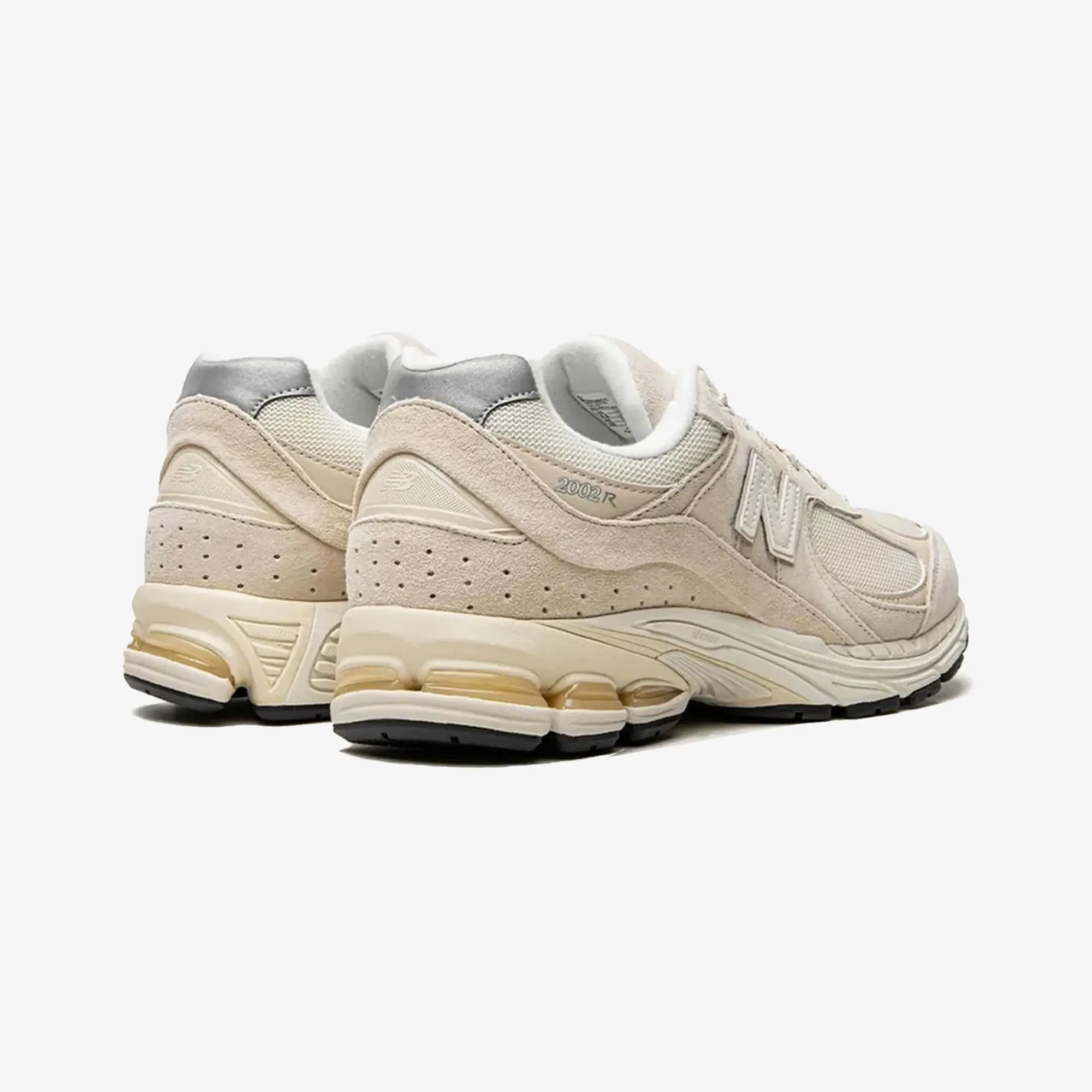 running shoes for tempo runs New Balance | 2002R { CREAM/WHITE