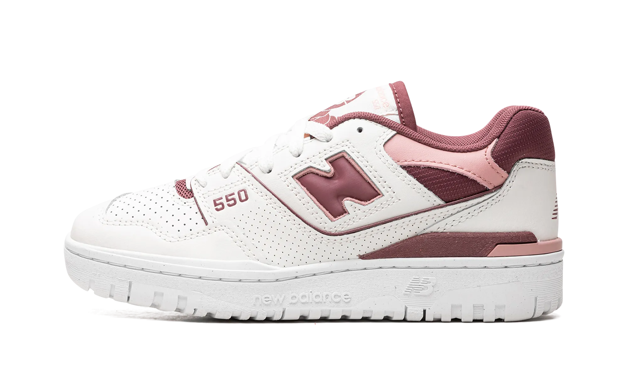 550 WMNS "Red Rouge" running in an underpass area shoes