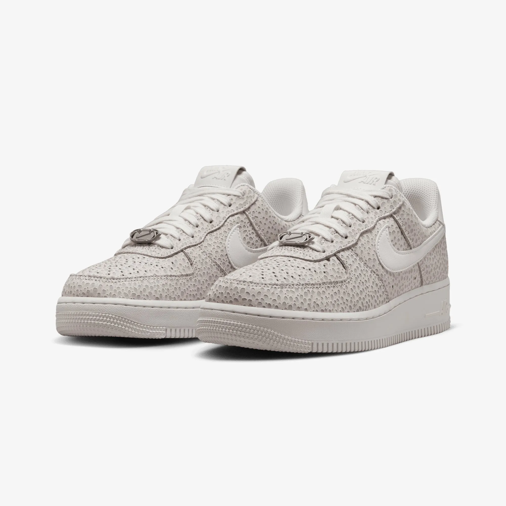 Timeless Chic Nike | AIR FORCE 1 '07 PREMIUM { PHANTOM/METALLIC SILVER-SAIL