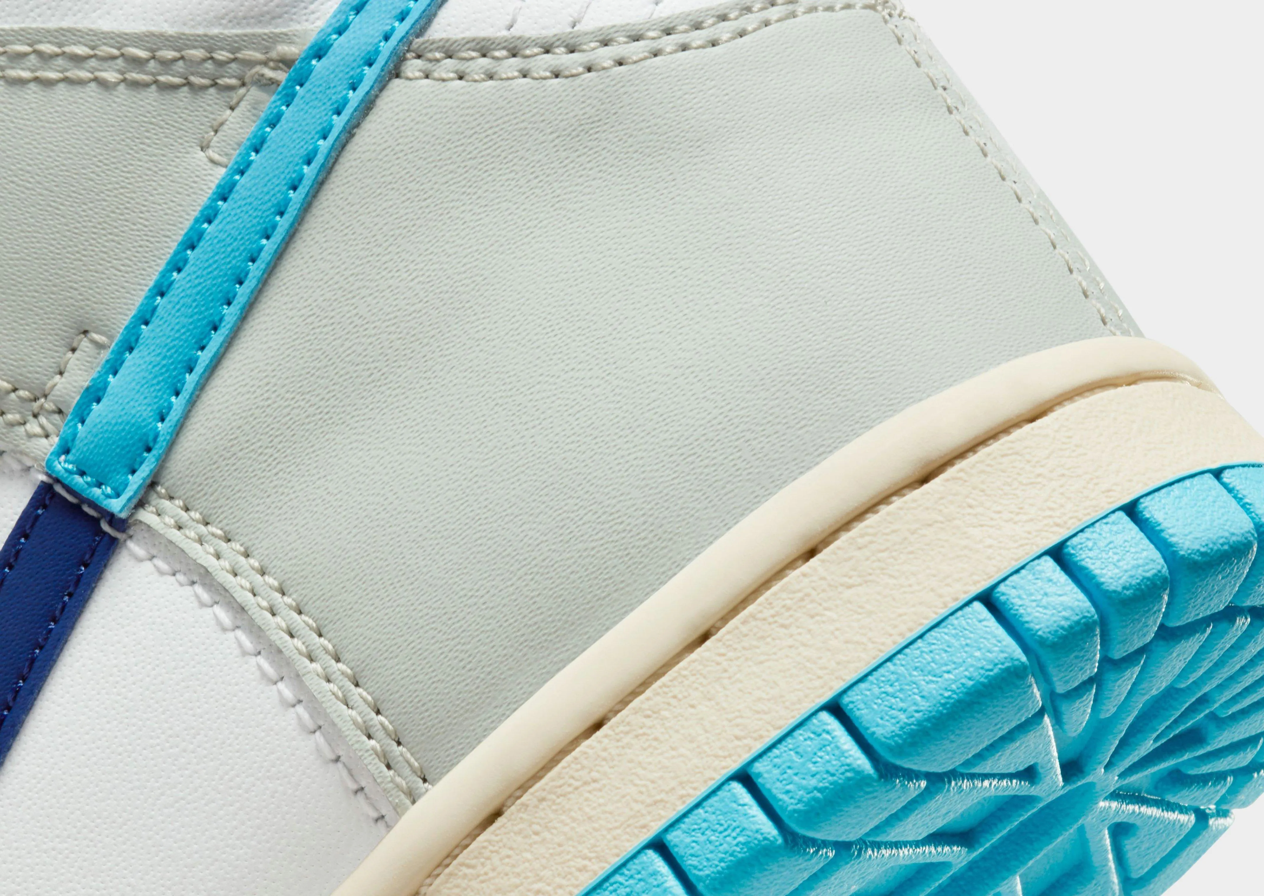 Pro Fit Action Stylish Ride Dunk High SE Junior