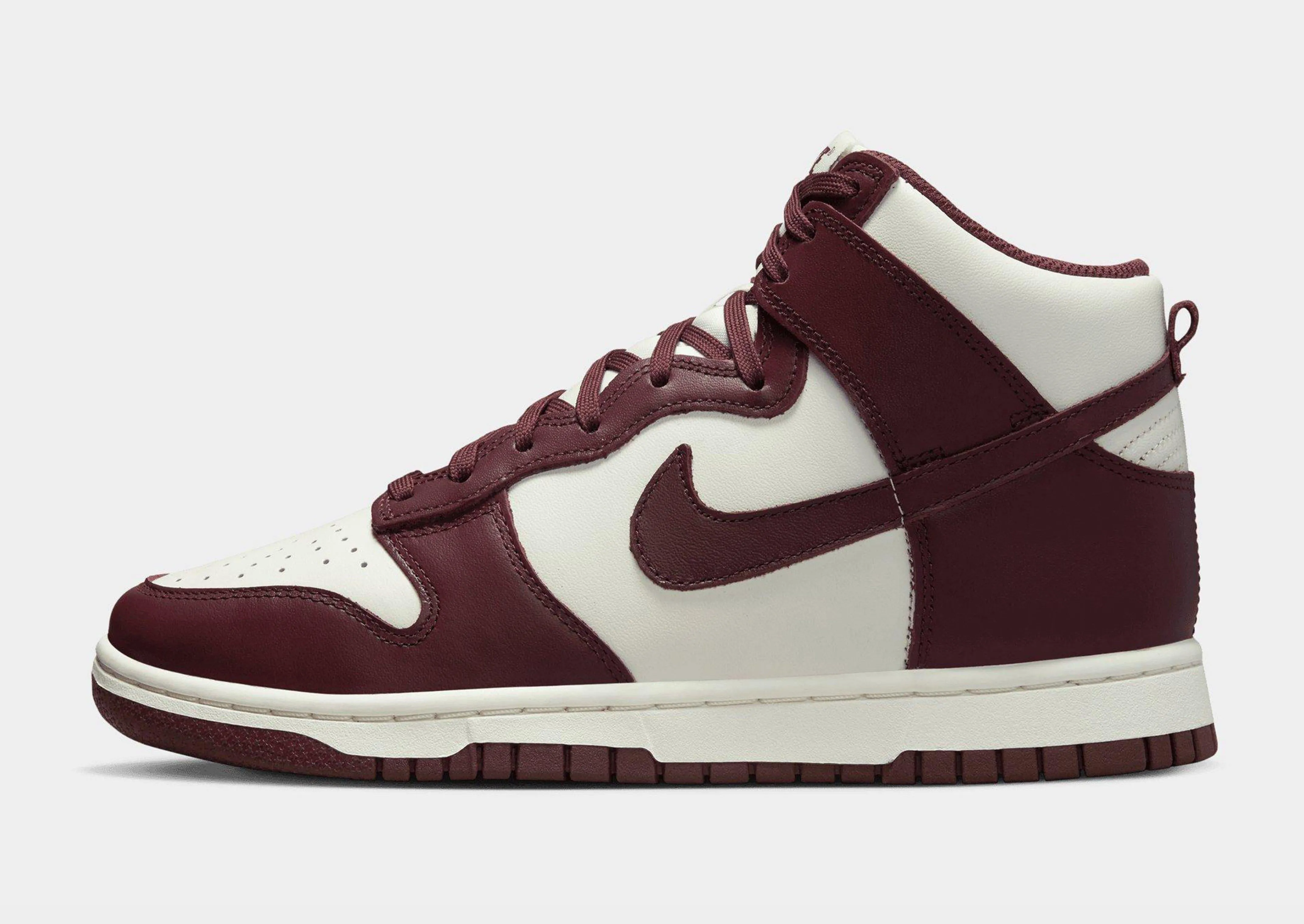 Dunk High Women's Contemporary Fit Hyper Responsive Cushioning