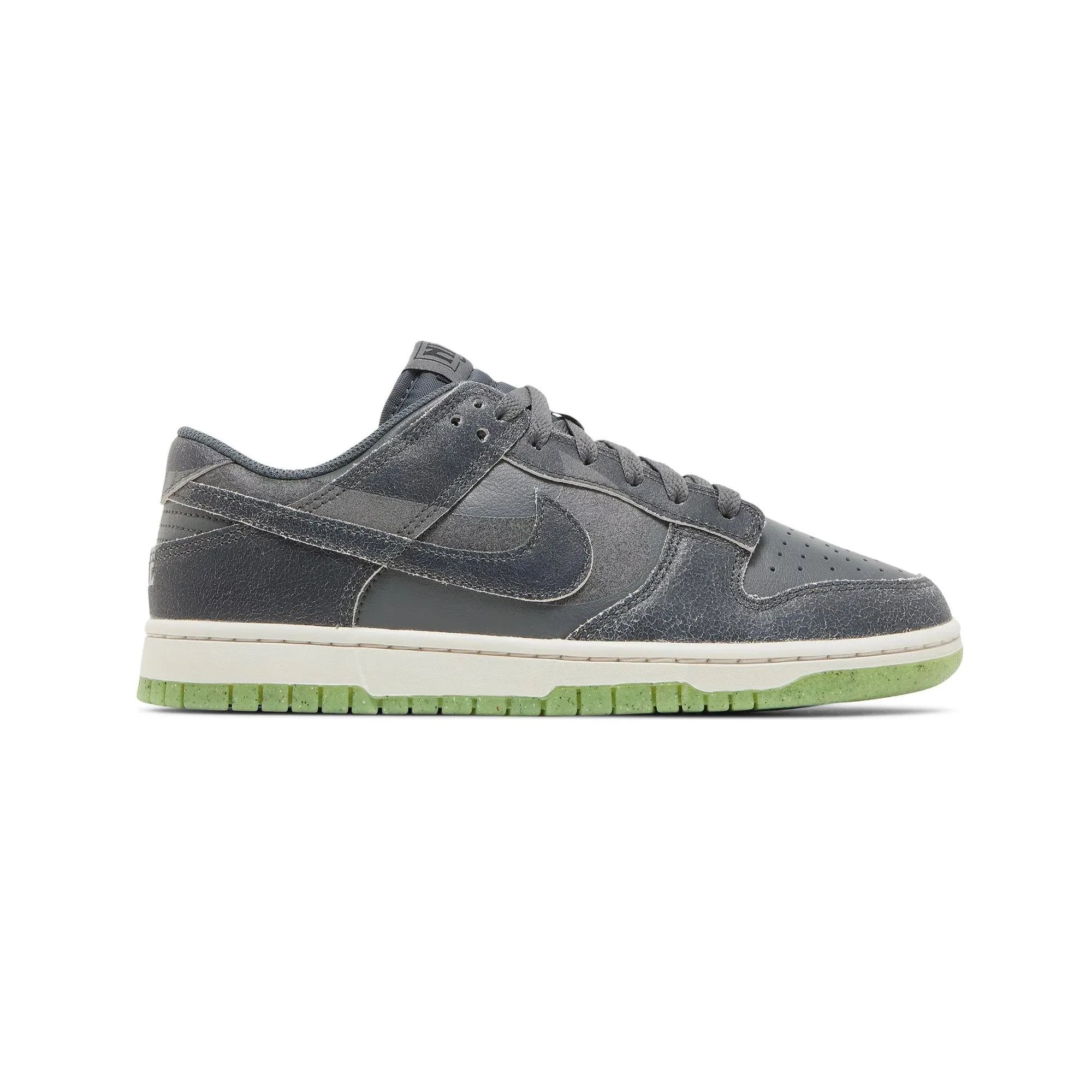 Impact Reduction Technology Non Marking Outsole Dunk Low 'Ghost Green' GS (2022)