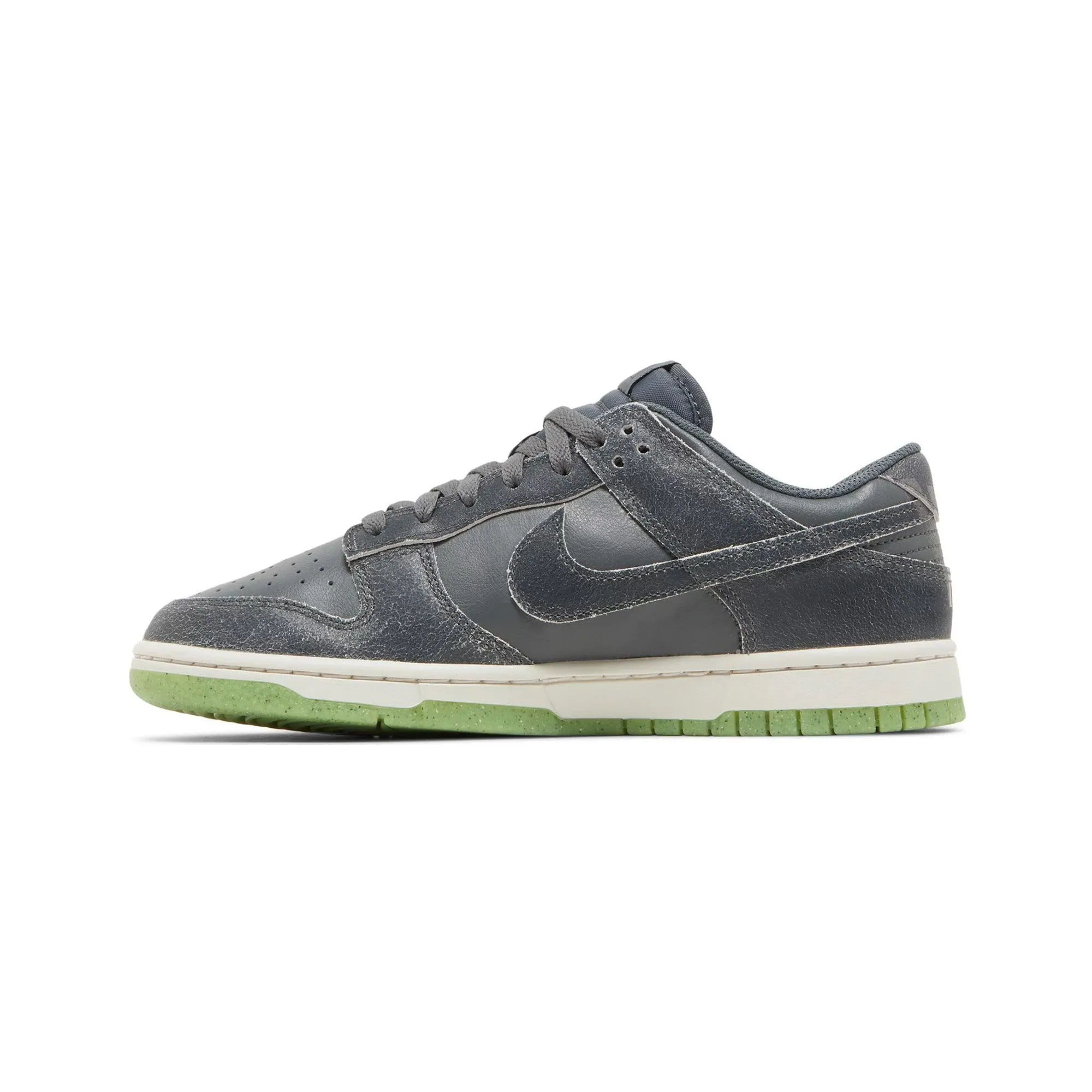 Padded Tongue Construction Comfort Runner Dunk Low 'Ghost Green' GS (2022)
