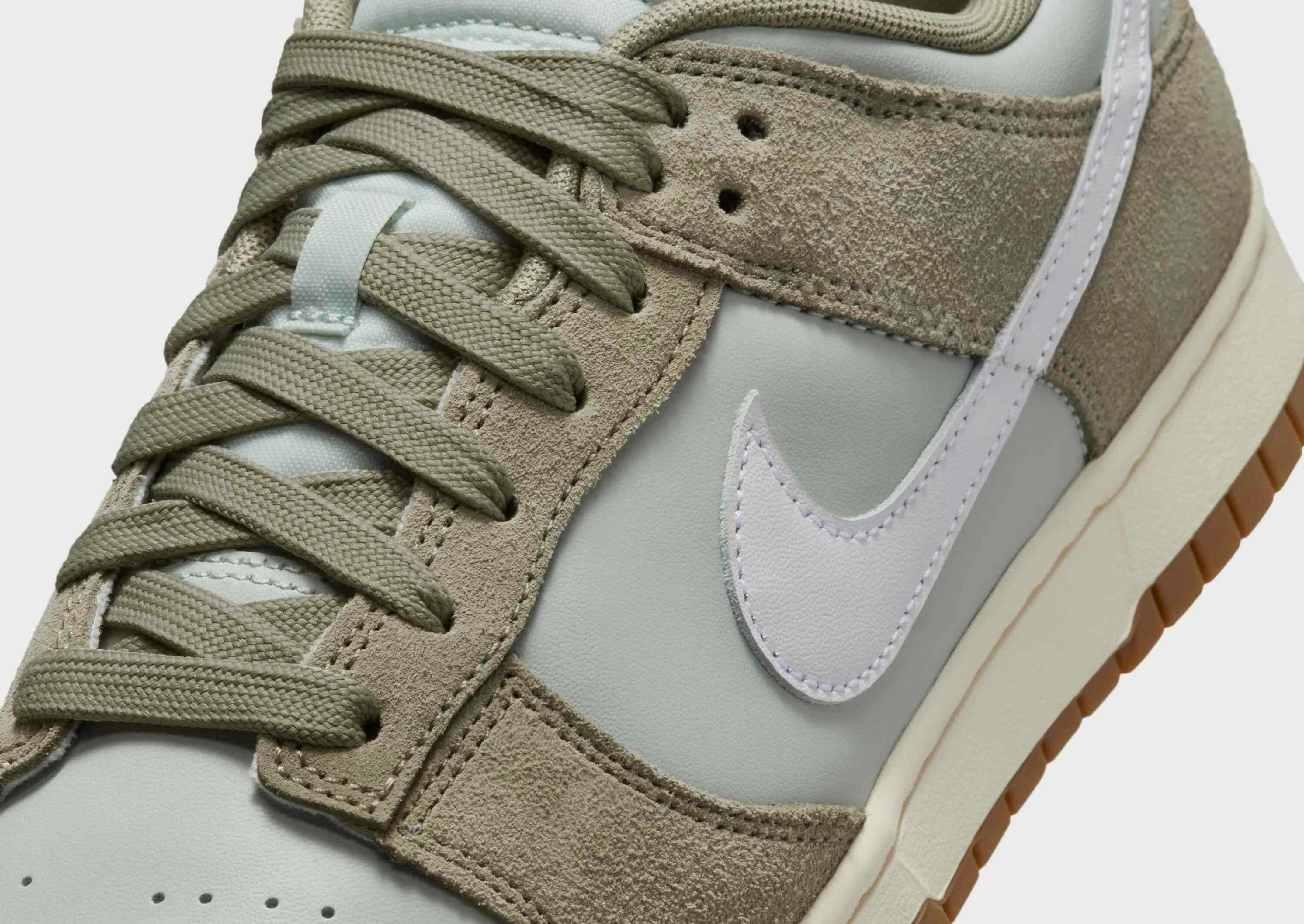 Train Trip Sleek Build Dunk Low Retro SE
