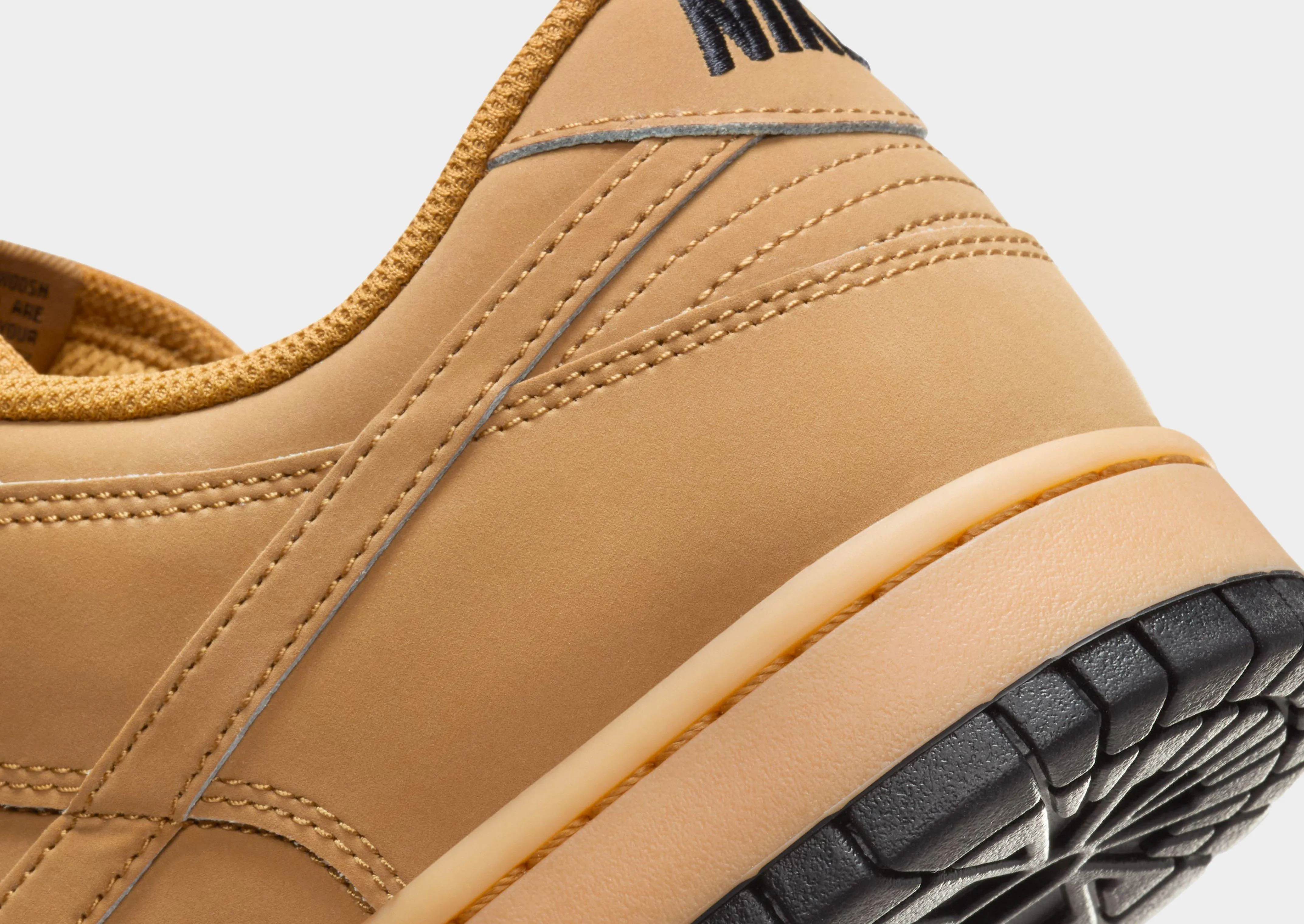Look Walk Game Day Dunk Low Retro SE